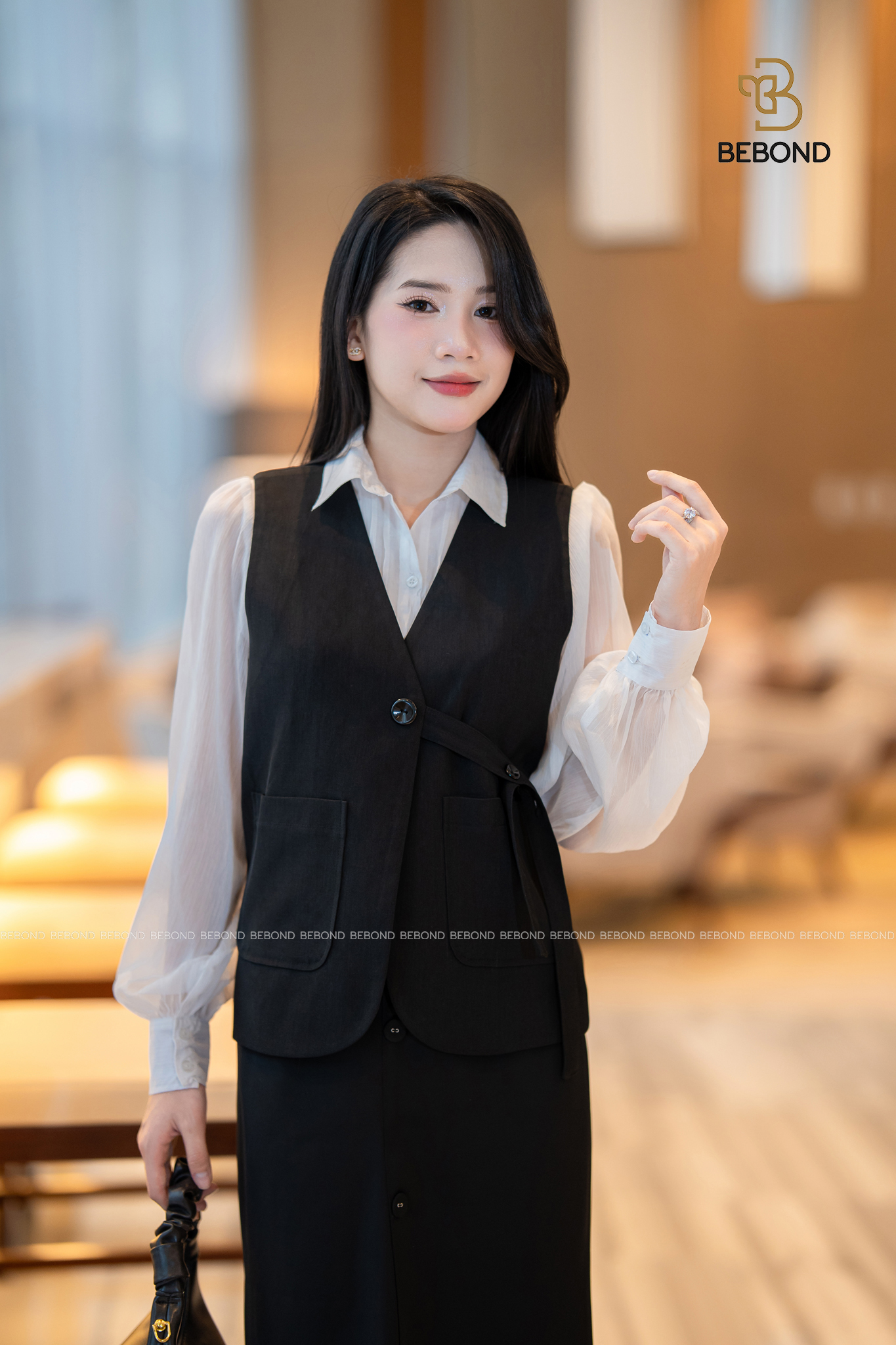 Áo gile VERSA màu Đen