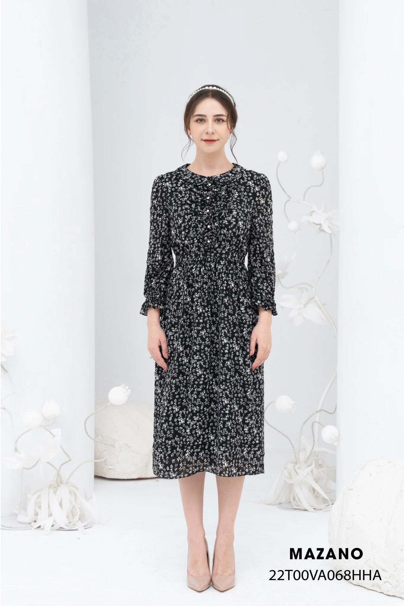 Đầm đen họa tiết bùng eo chân xòe