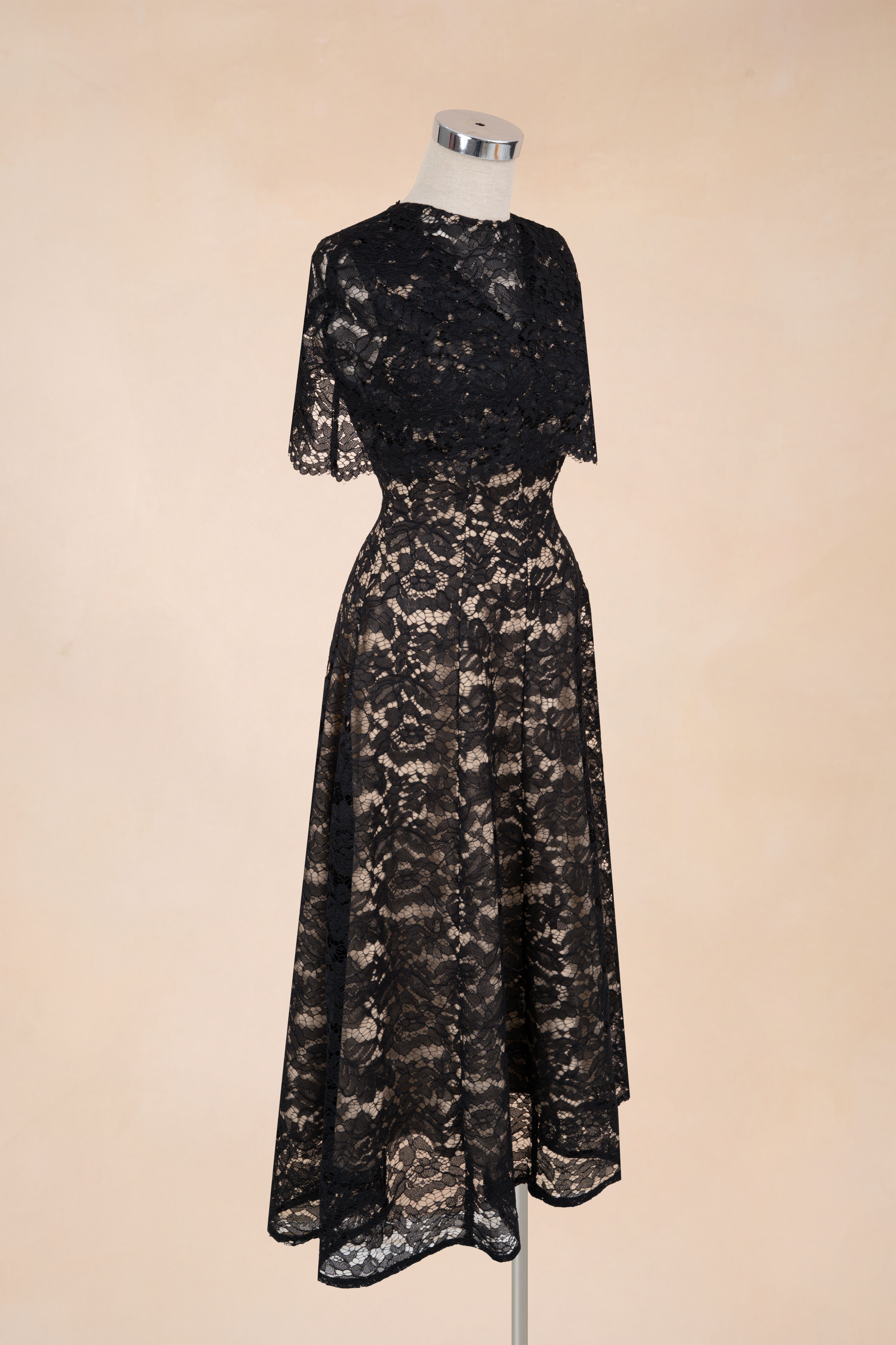 Đầm Xoè Ren Hoa Trùm Vai_thumbnail_7