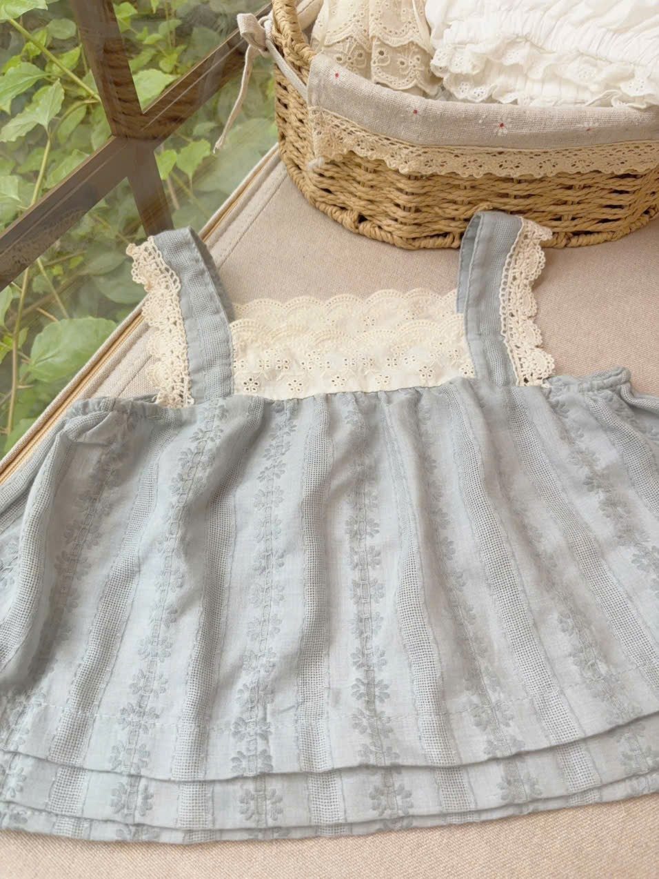 A59 - Áo hai dây xanh xám phối ren ngực hãng Tian Cai (Sz90-130)