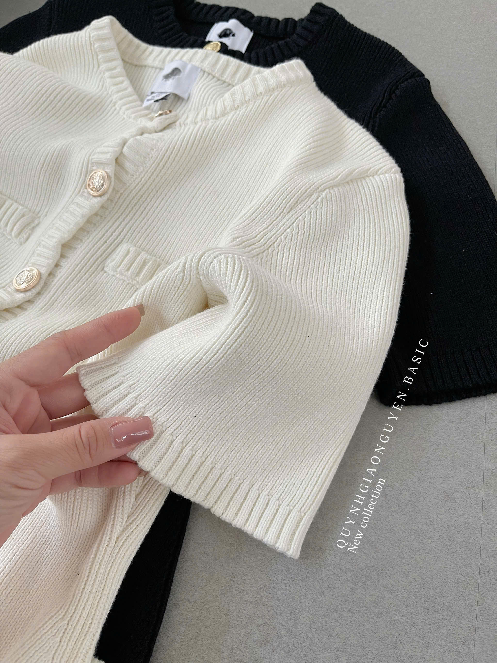 Đầm len gân phối cúc ( ĐEN )_thumbnail_3