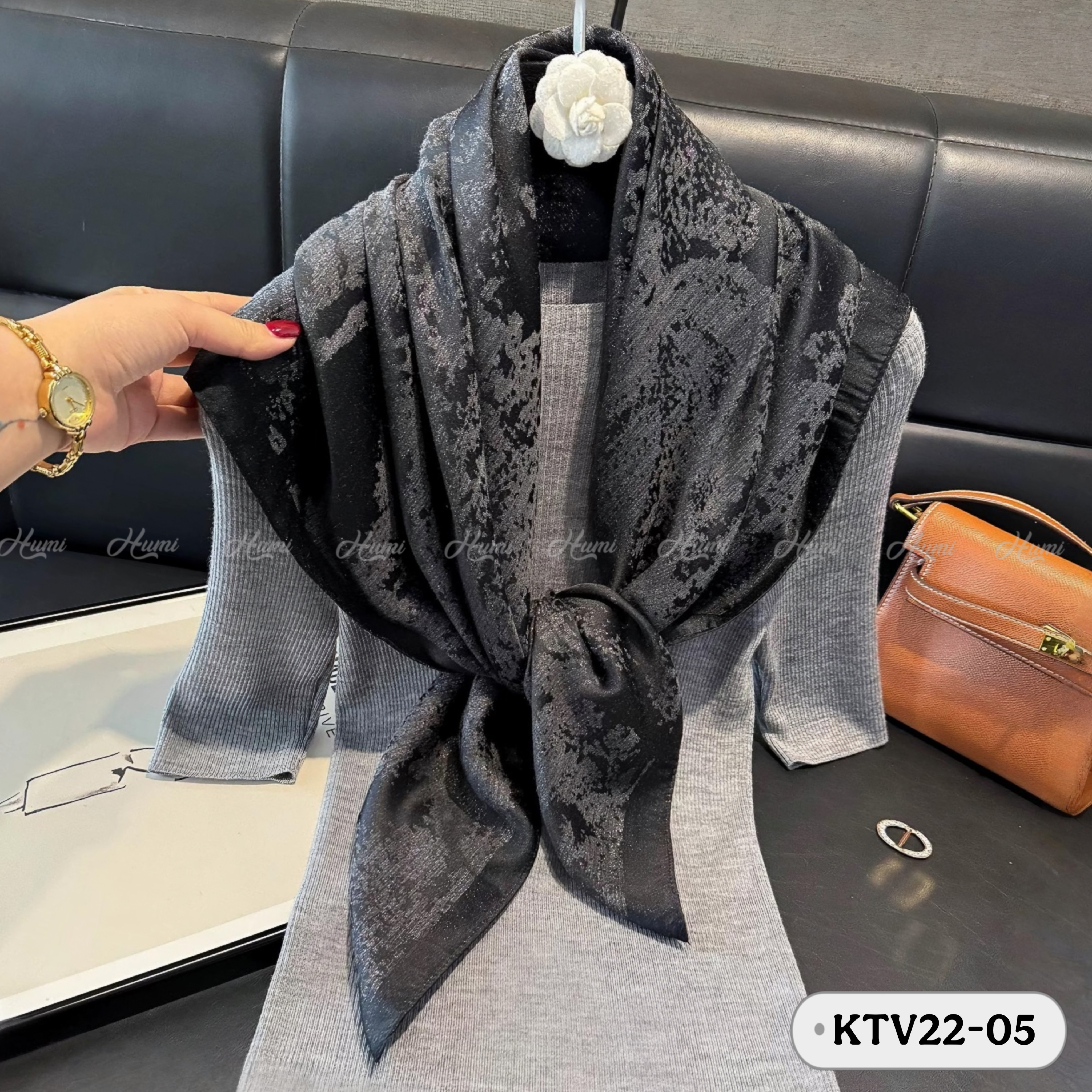 KHĂN LỤA VUÔNG KIM TUYẾN (KTV22-05 ĐEN)