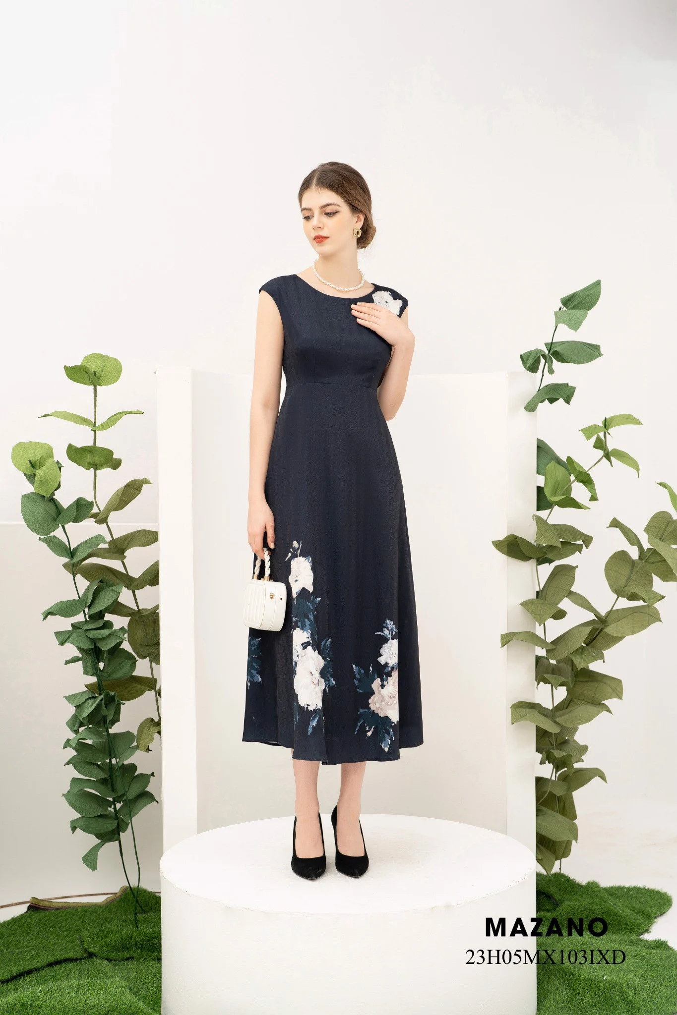 Đầm Maxi vải lụa màu đen dự tiệc in hoa sang trọng_thumbnail_3