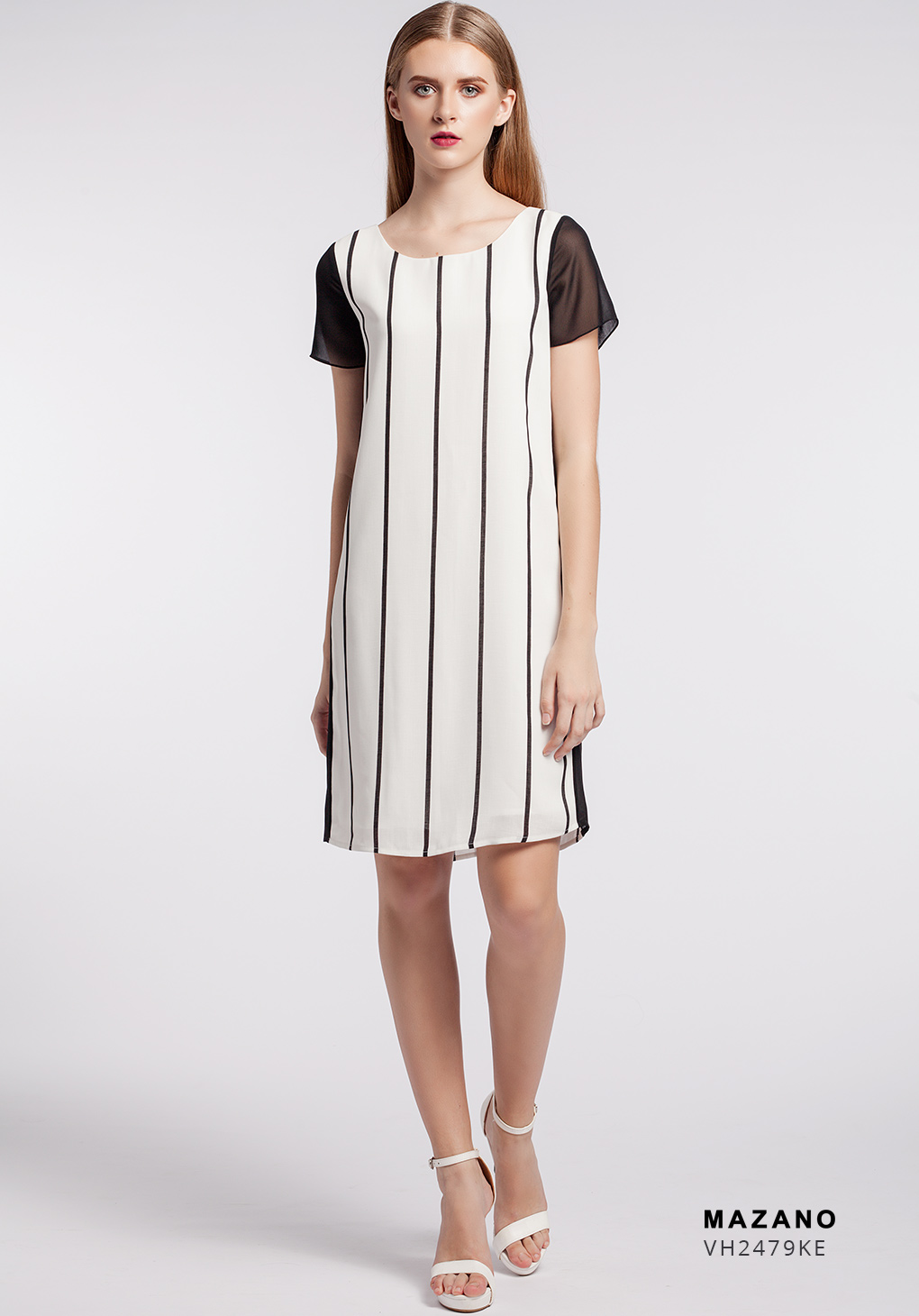 Váy kẻ đen trắng phối cách điệu