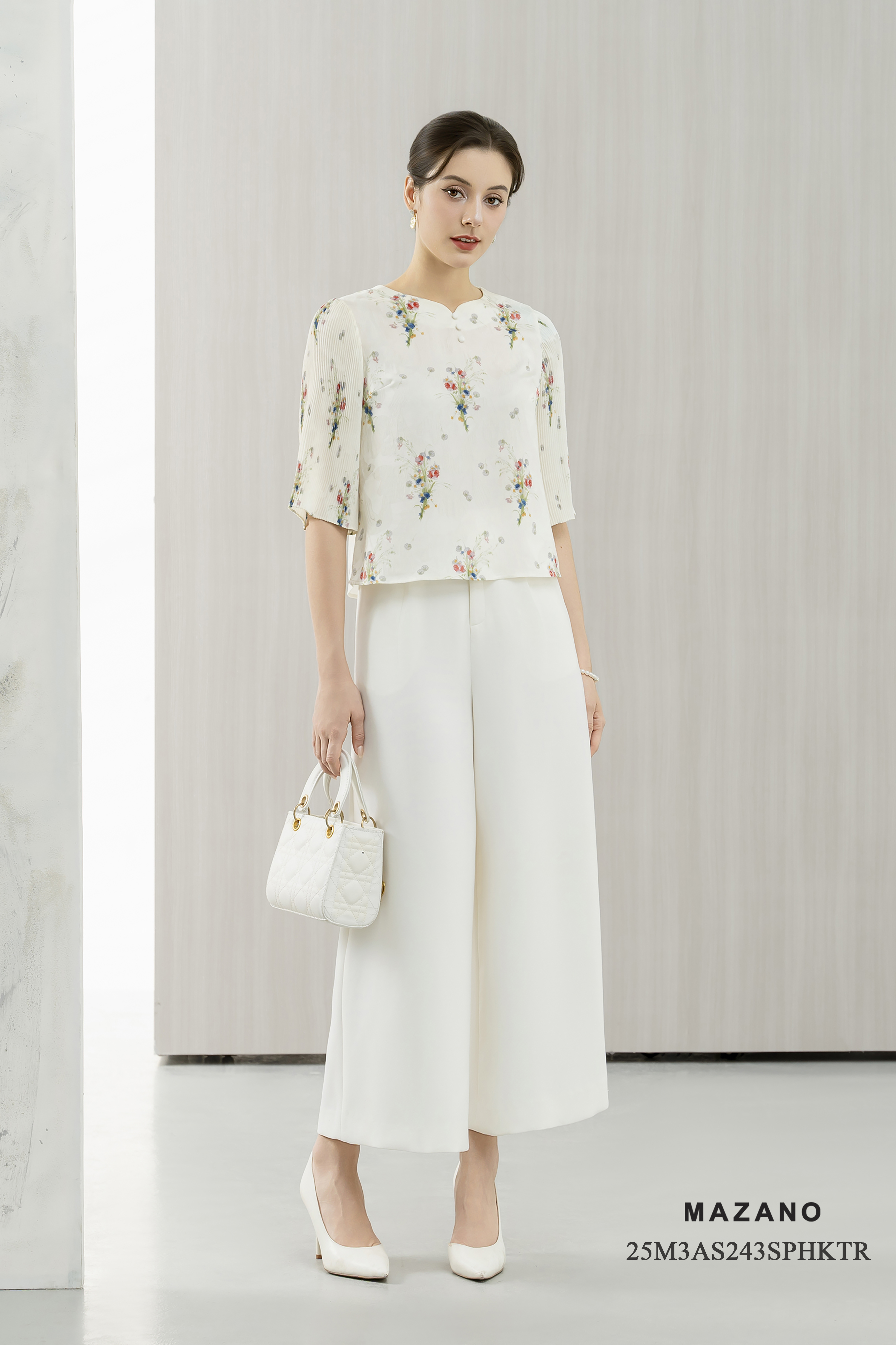 Áo Top suông cài khuy Vải lụa gấm Họa tiết hoa Cổ tròn Tay dập ly Dài dưới eo