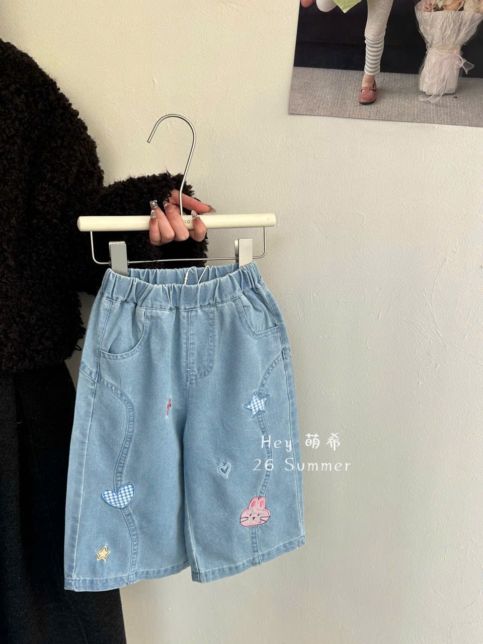 (E202) Quần bò ống xuống thêu thỏ hãng HMX