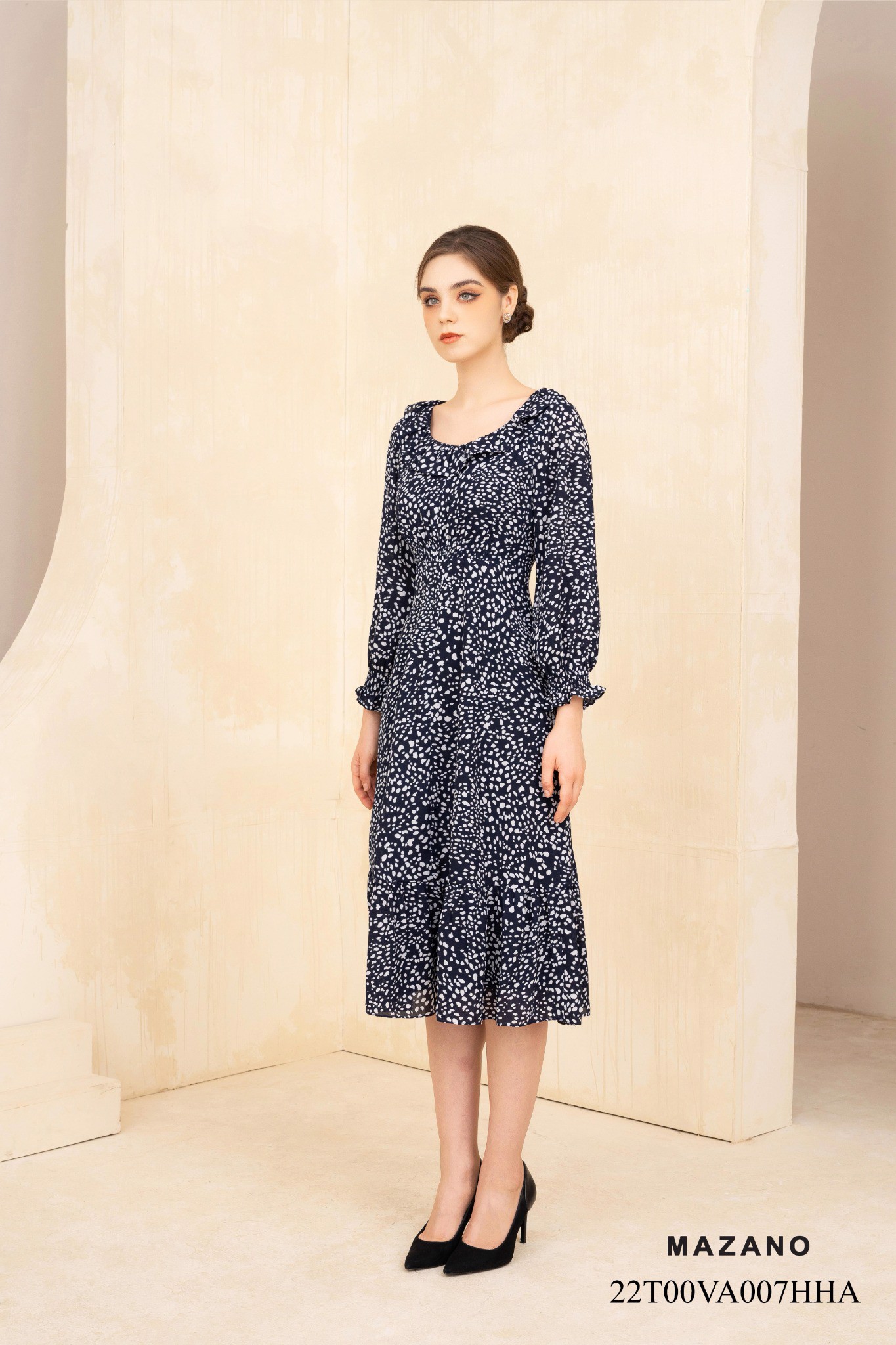 Đầm đen họa tiết chân bèo_thumbnail_1