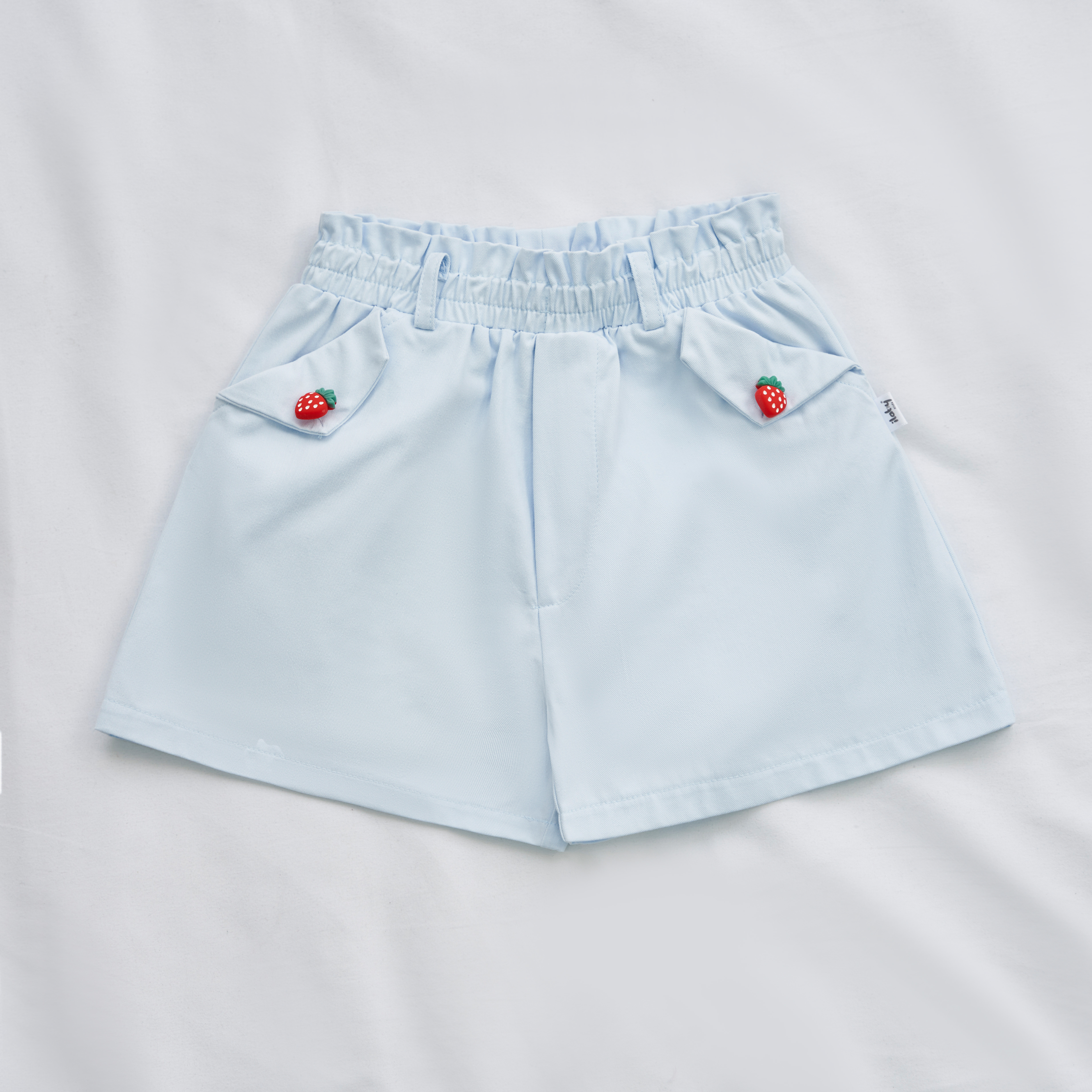 Quần sooc bèo cạp đính cúc dâu