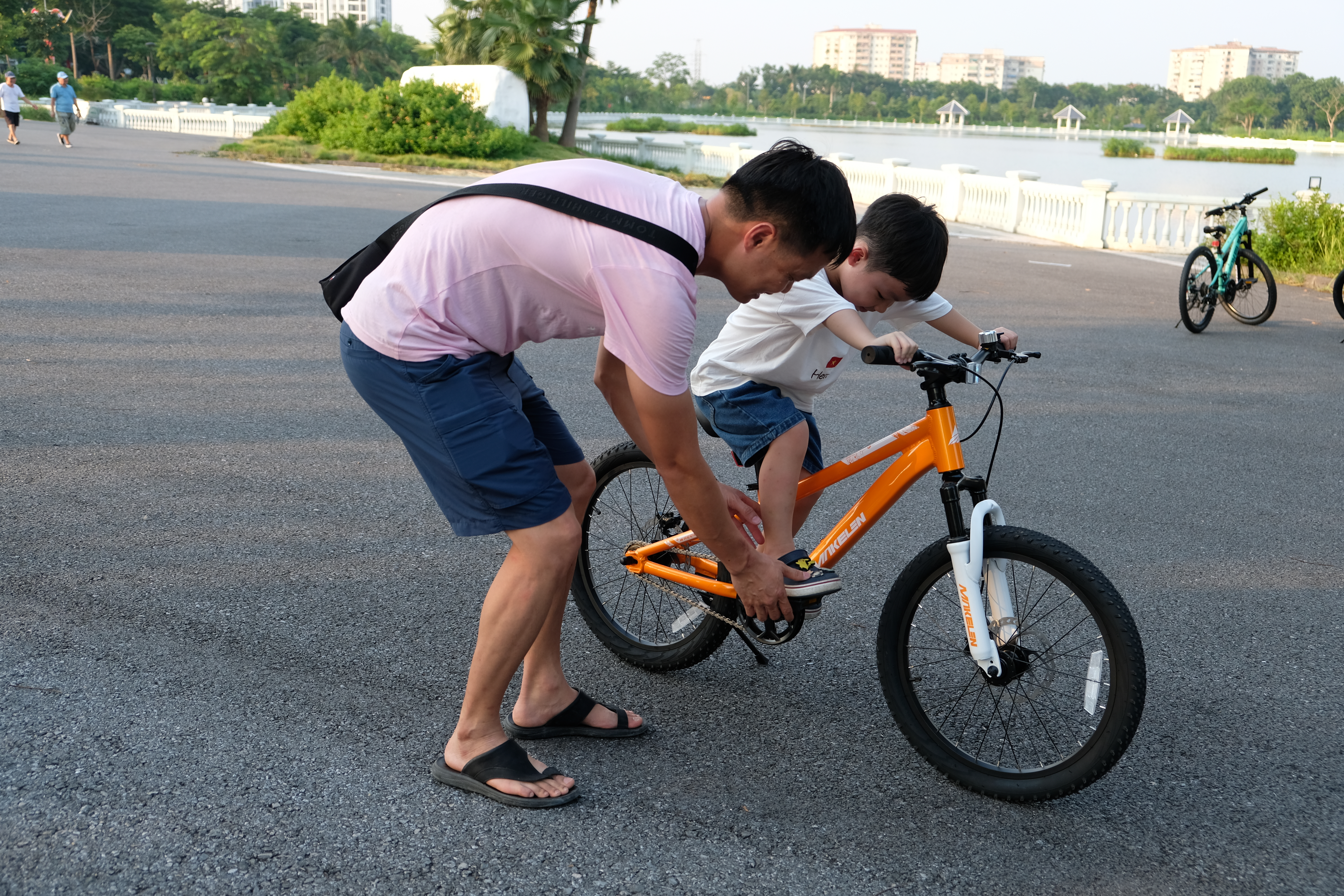 Hành Trình Đầu Tiên: Bài Học Về Lòng Can Đảm Từ Chiếc Xe Đạp Nhỏ