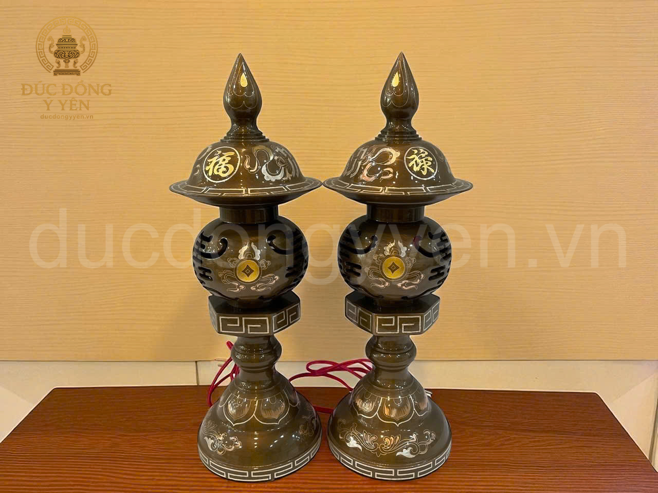 Đèn thờ đúc đồng đỏ khảm tam khí dát điểm vàng _thumbnail_1