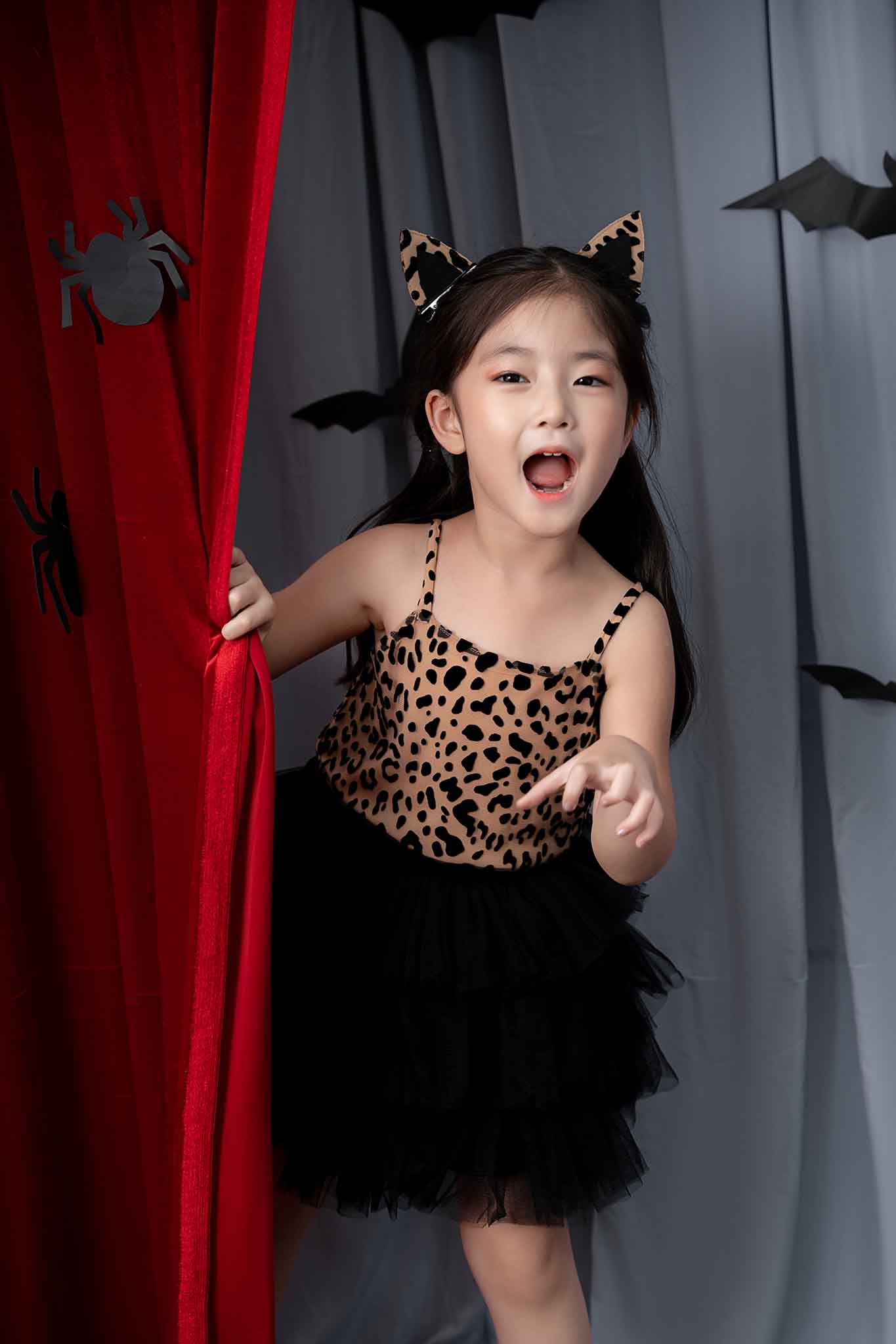 Set hoá trang Báo đen_thumbnail_1