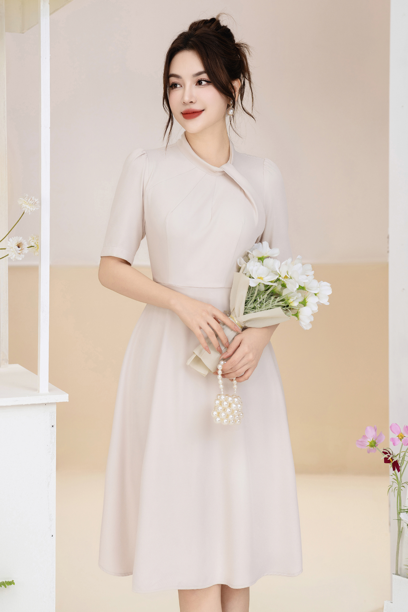 Đầm xoè trắng cổ xoắn đính ngọc_thumbnail_0
