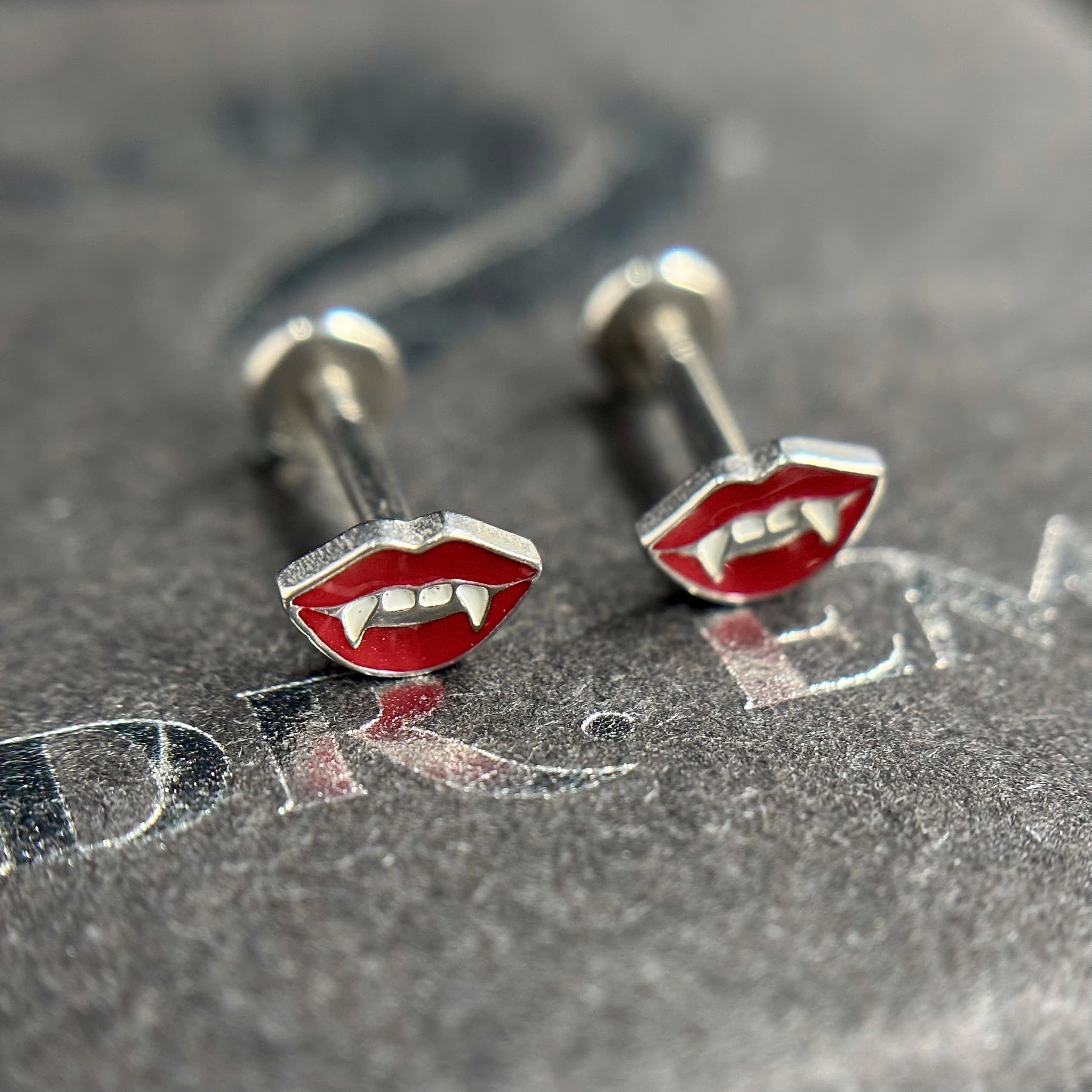 Khuyên kiểu môi đỏ dẹt_thumbnail_3