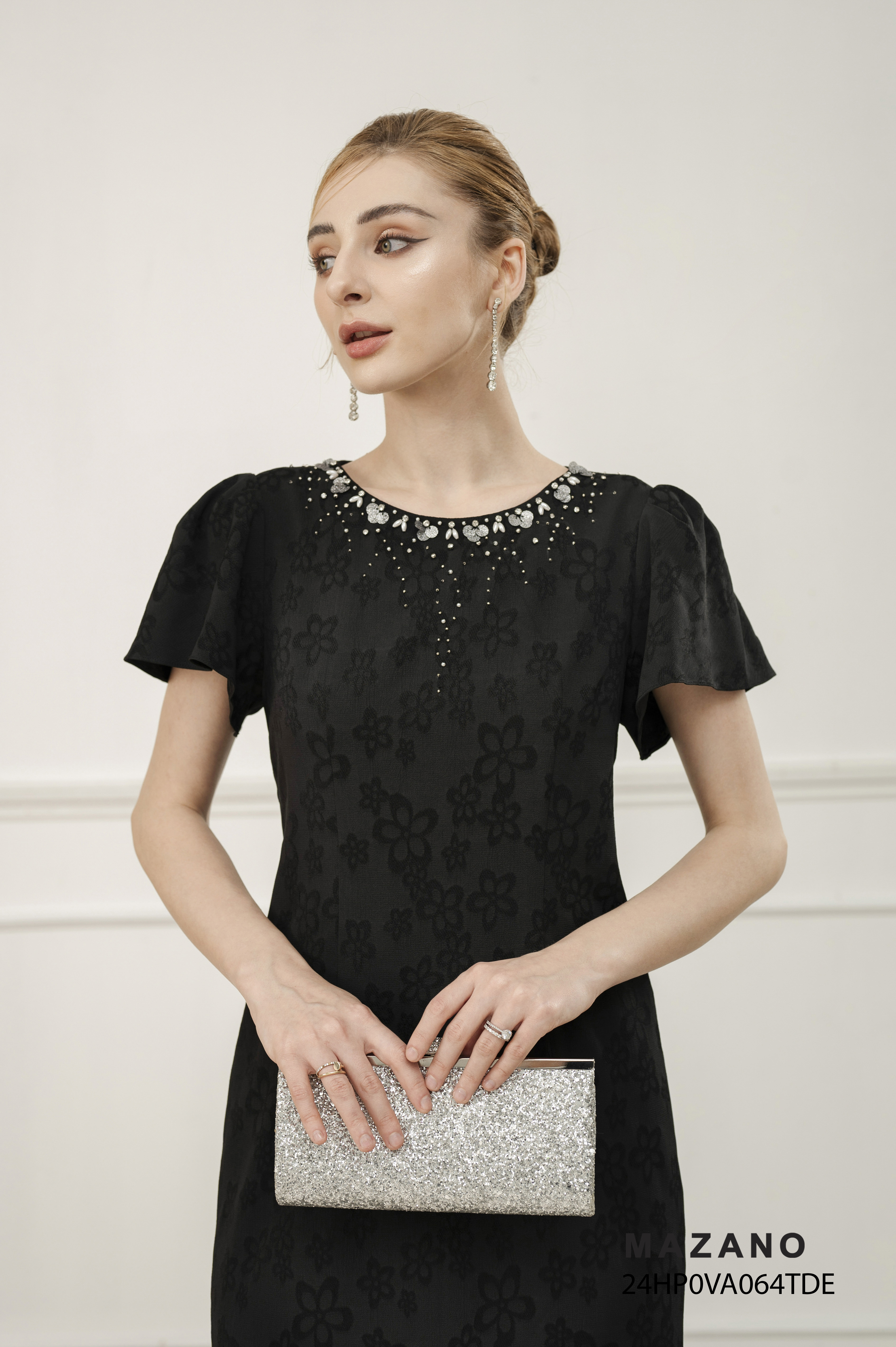 Váy Đầm suông vải thô Gấm mỏng Đính trang trí Cổ tròn vừa Tay ngắn Dài qua gối