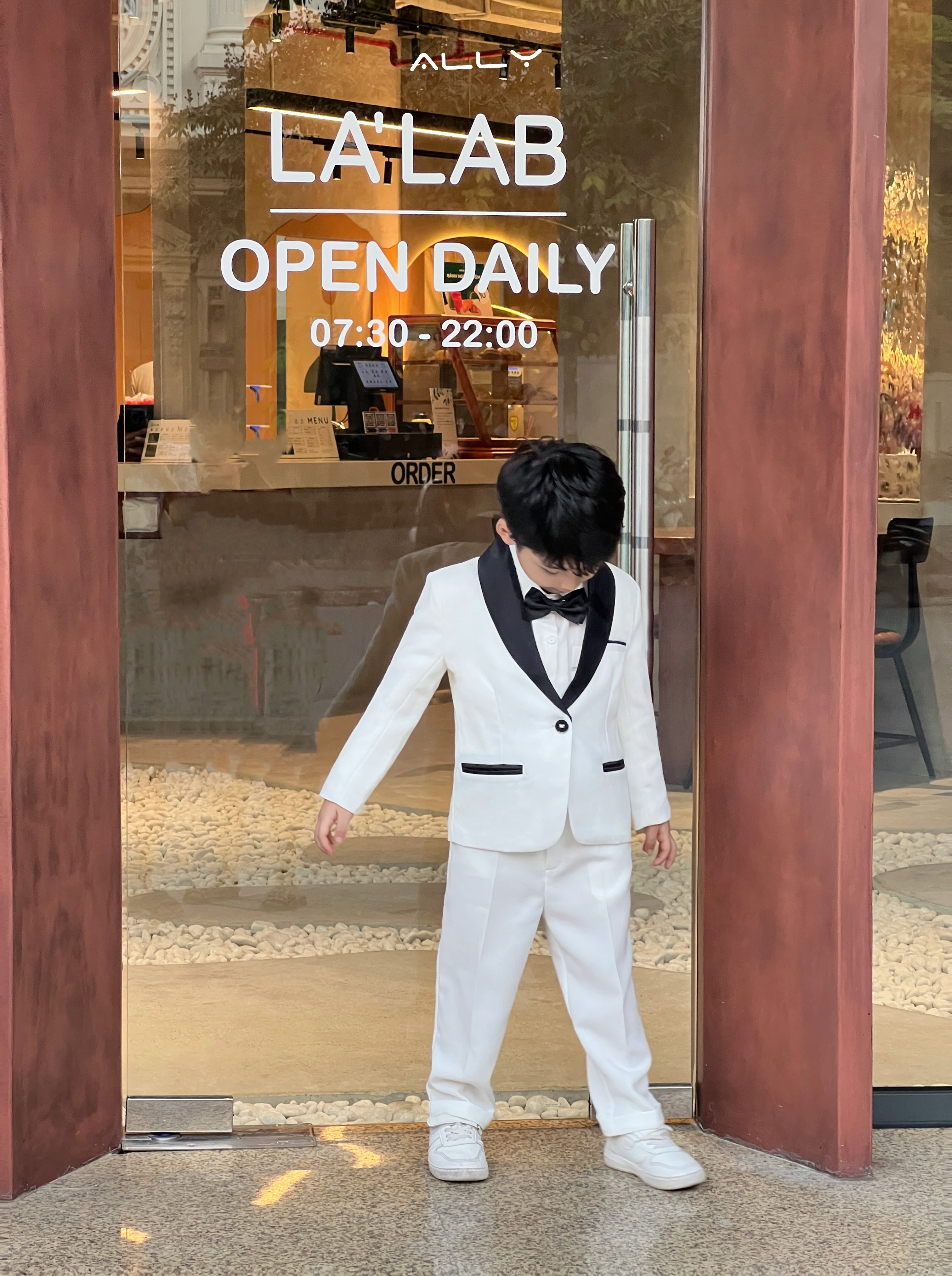 Bộ vest trắng bé trai_thumbnail_1