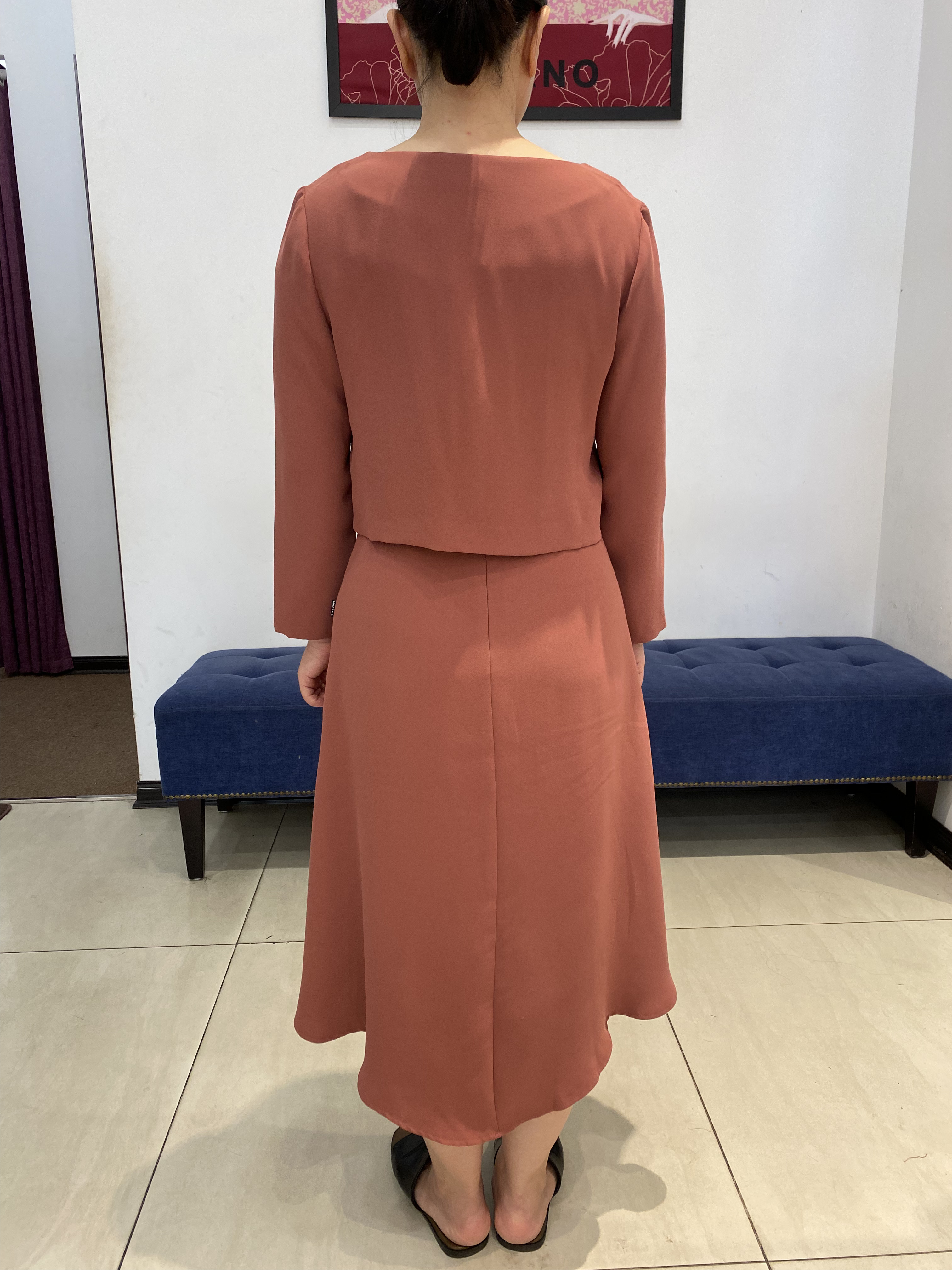 Áo nâu croptop dài tay cổ tròn_thumbnail_4