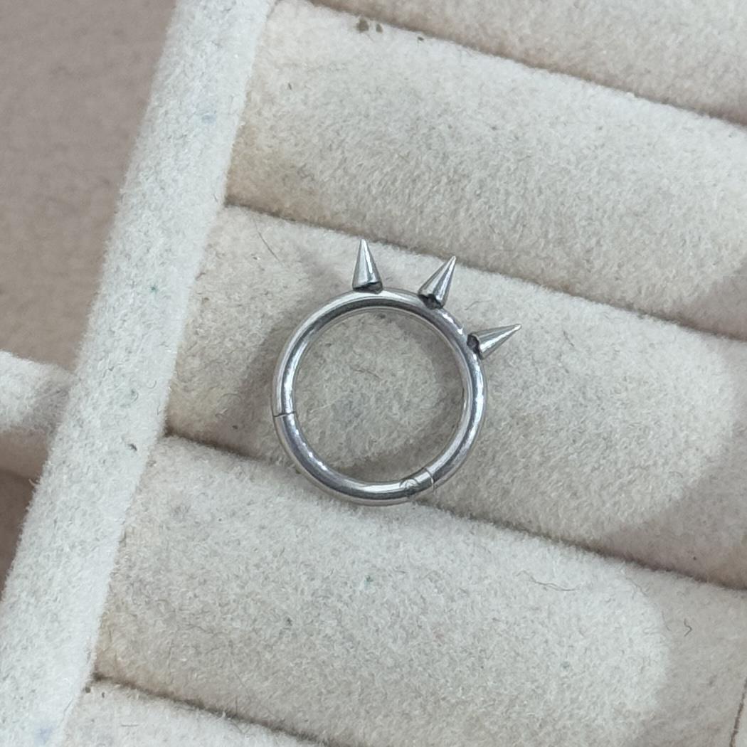 Bật khớp 3 đinh nhọn.