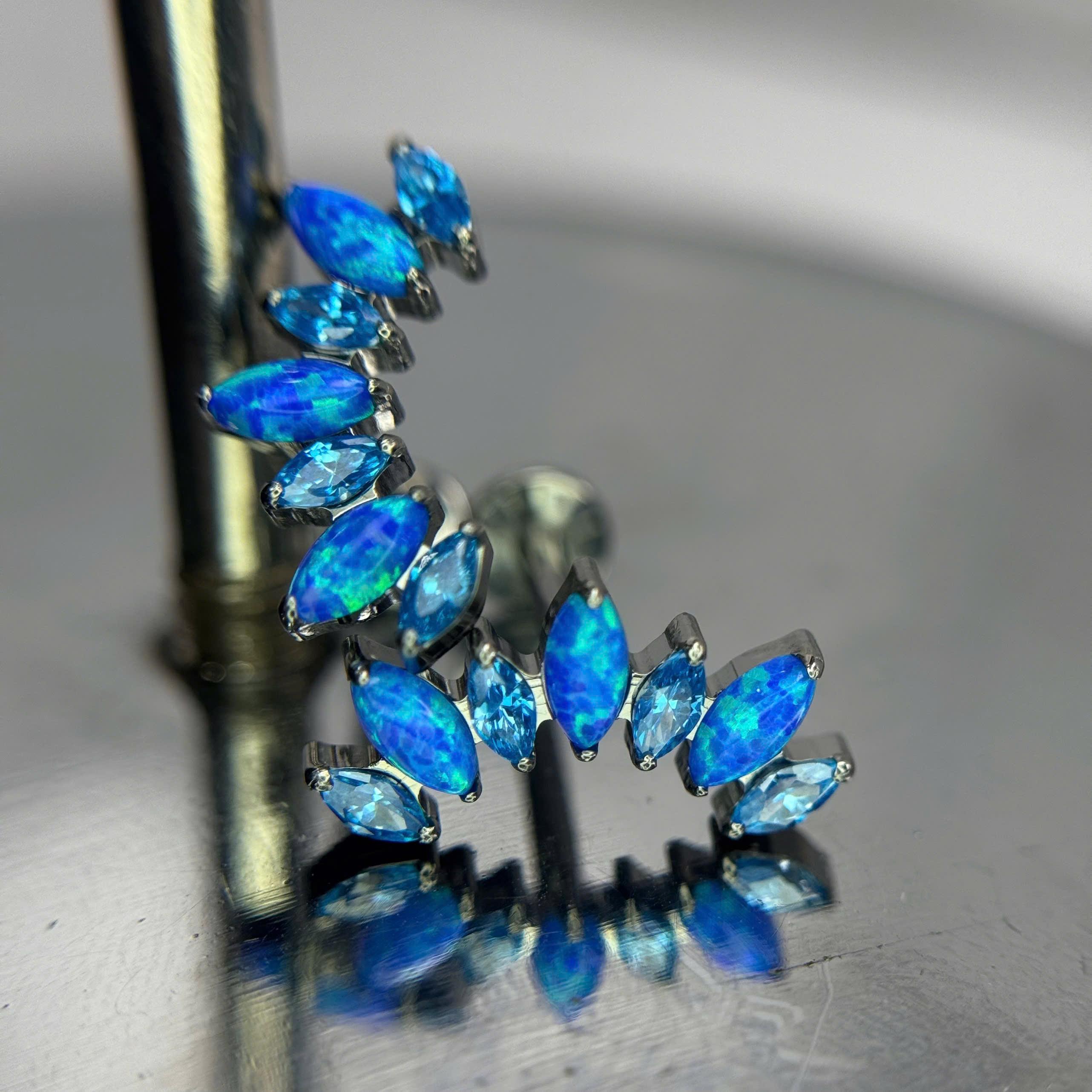 Khuyên kiểu titan 7 đá xanh dương nhọn_thumbnail_1