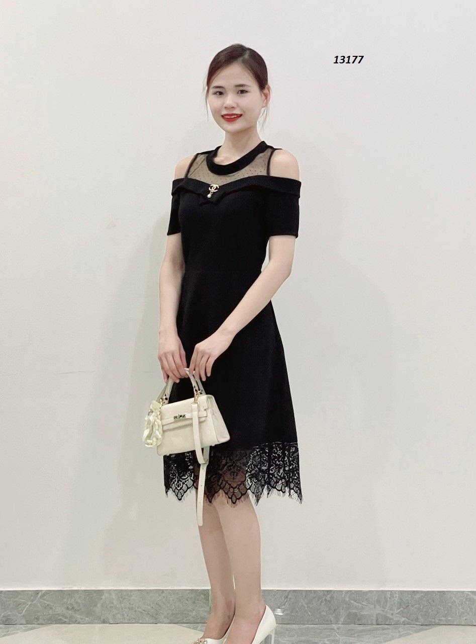 13177-Đầm xòe khoét vai cổ cách điệu vạt váy phối ren_thumbnail_3