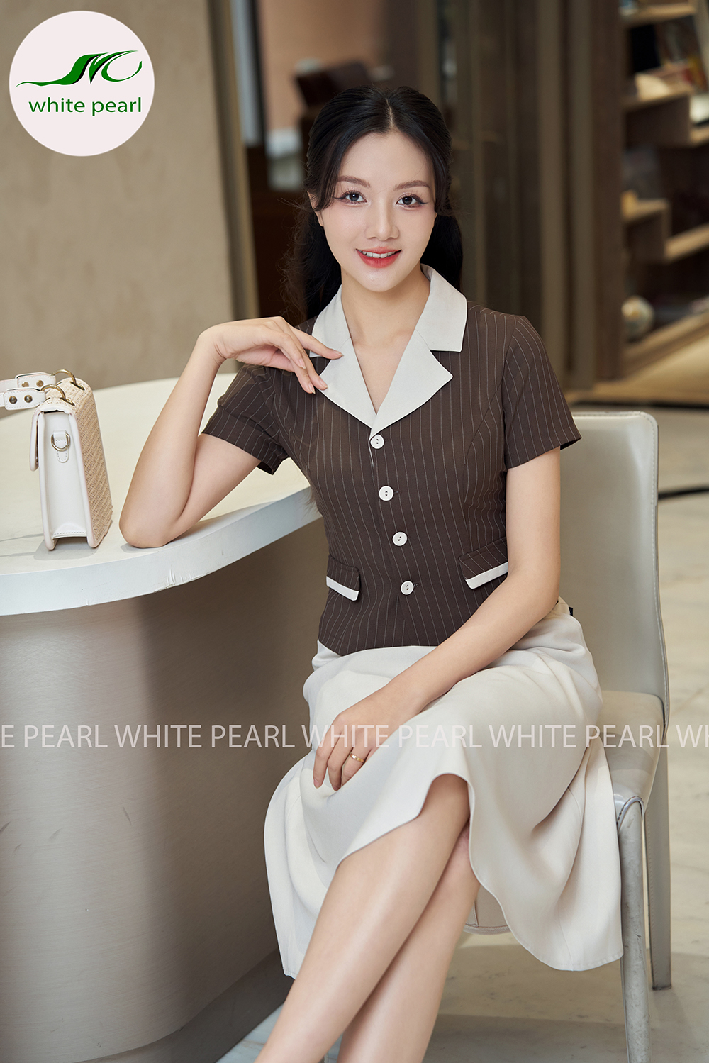 Bộ ký giả cổ K vải xước hàn kết hợp chân váy xòe màu da thời trang công sở cao cấp White Pearl_thumbnail_6