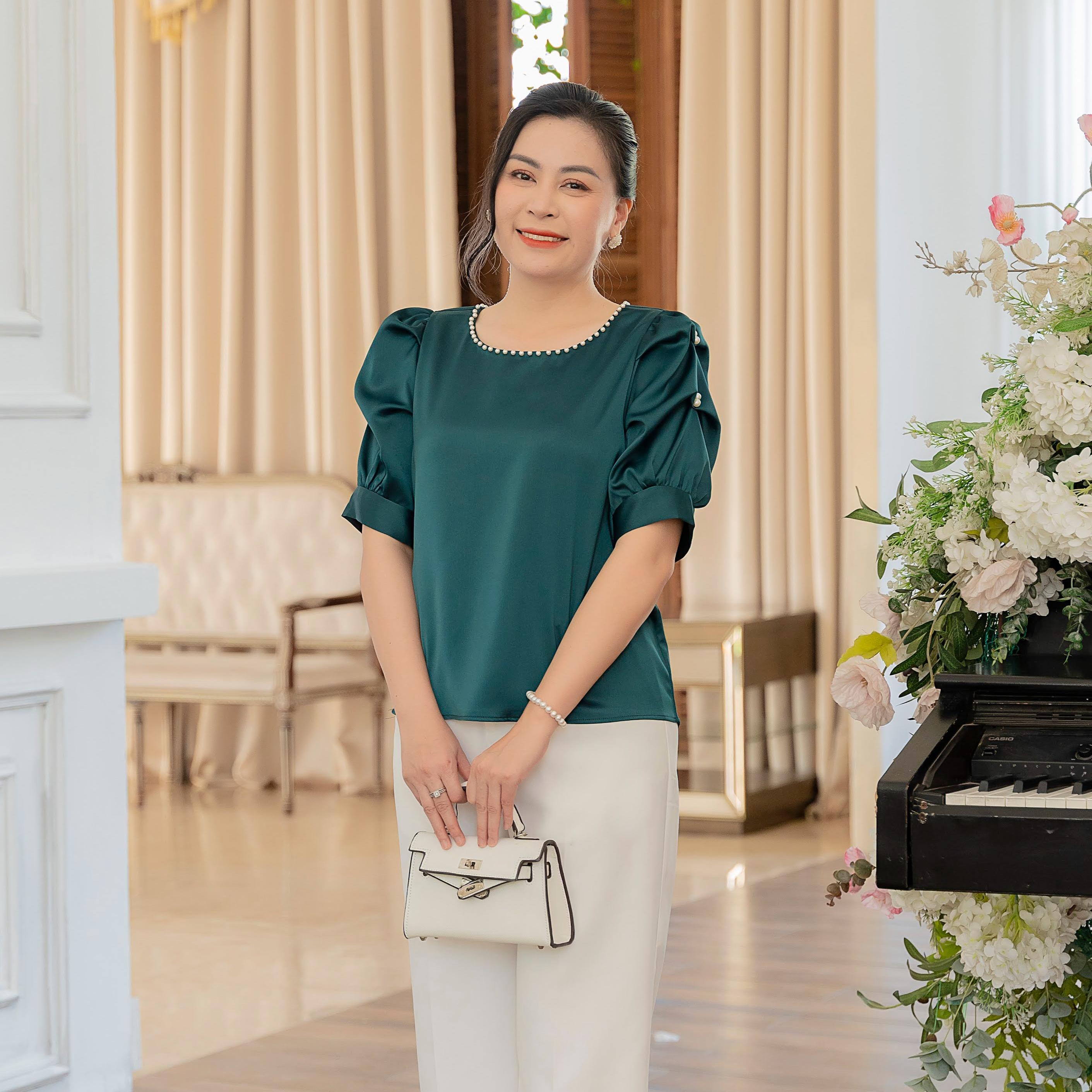 GUMOM - Áo Kiểu Trung Niên U50 U60 Cao Cấp Cổ Tròn Đính Ngọc Áo tặng mẹ Sang Trọng Cho Nữ - Women Nhung Kem Xanh Nho Tua Rua Top Voi_thumbnail_1