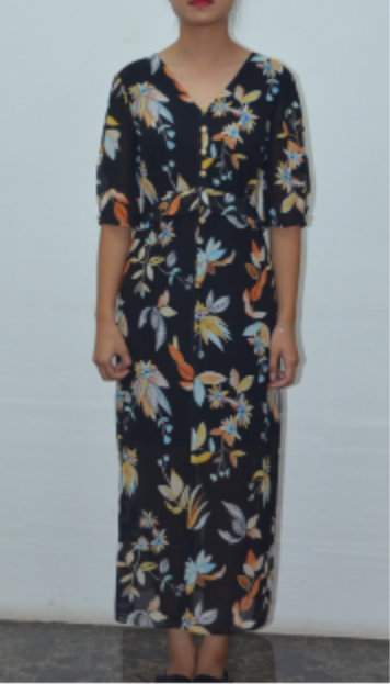 Váy họa tiết cổ V cách điệu