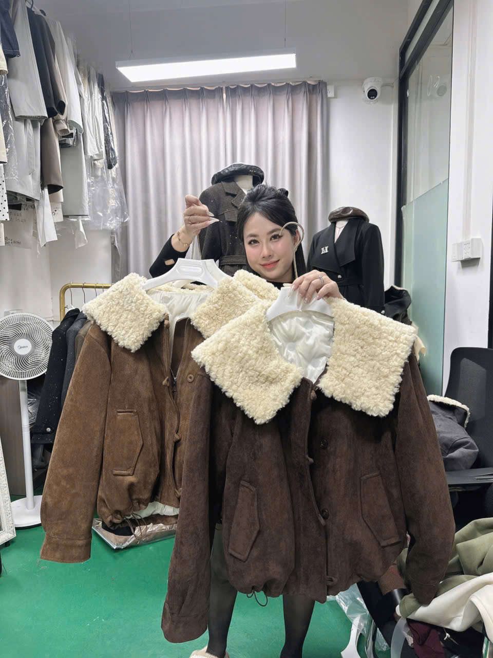 Áo khoác da lộn cổ lông - V28