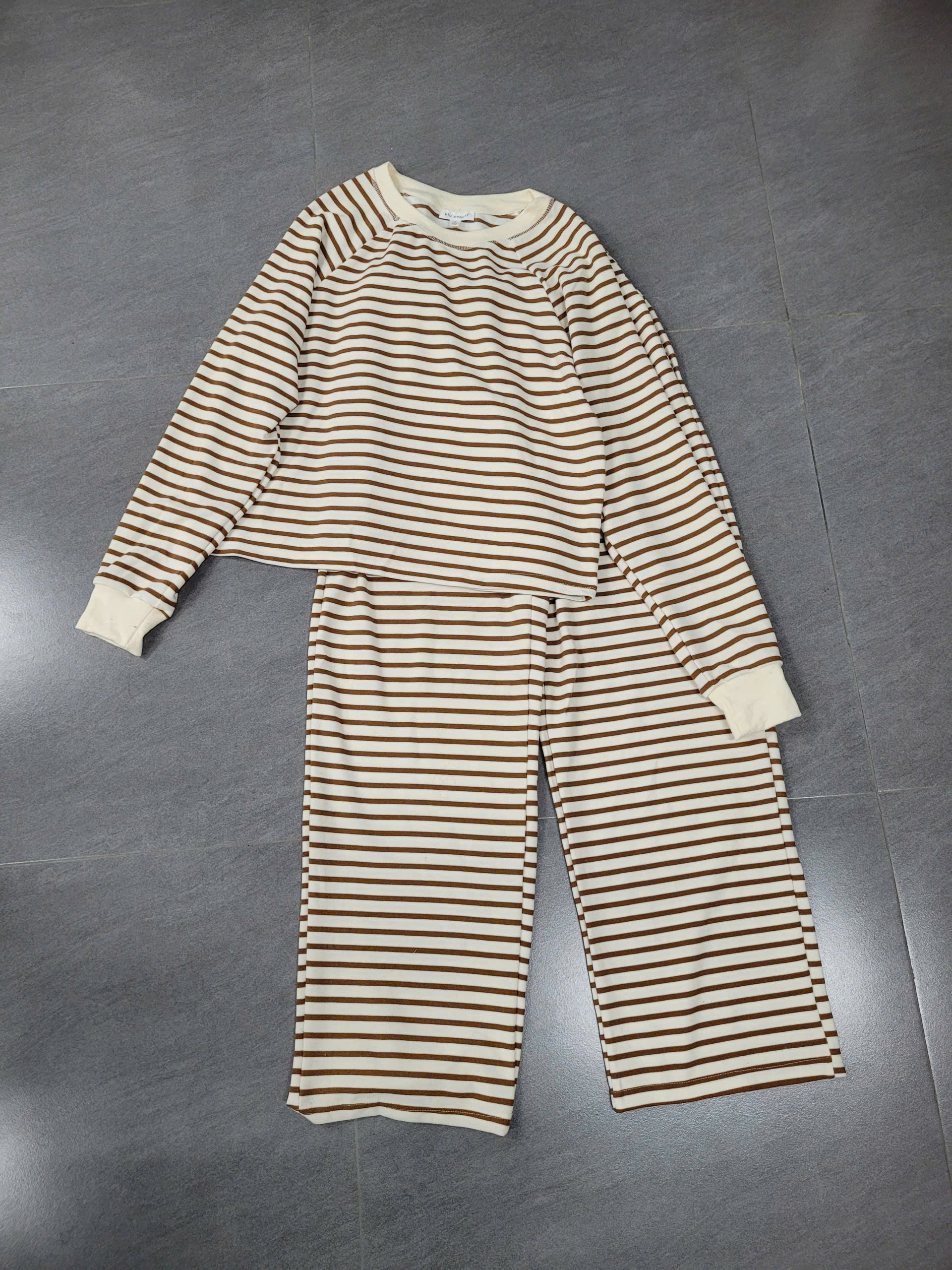 HJ107 Set áo tay dài + quần phối sọc ( NÂU )