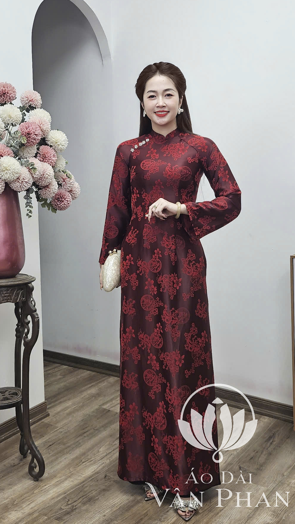 A3169 áo dài cổ 2p tay dài loe gấm đỏ đô_thumbnail_1