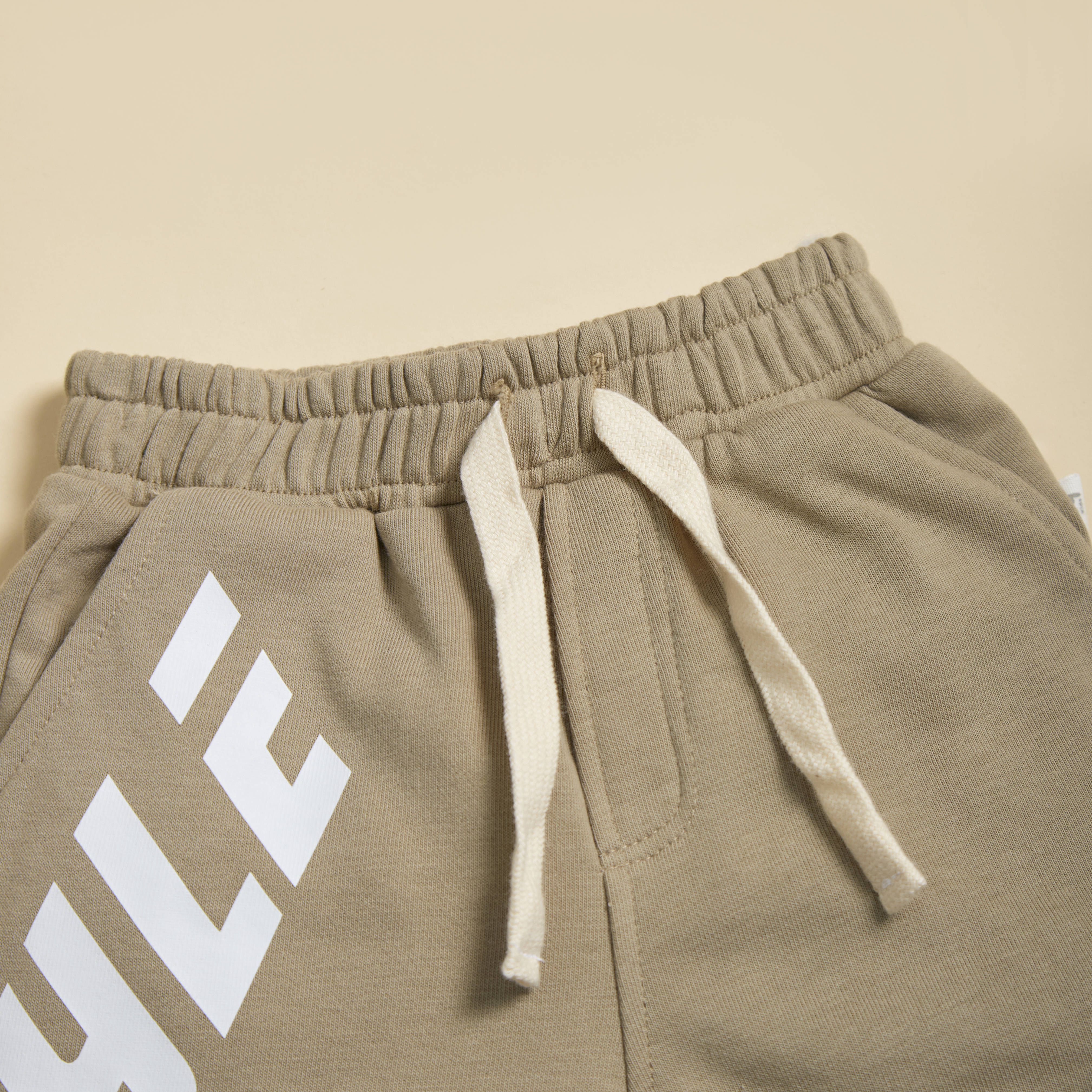 Quần short túi chéo in hình