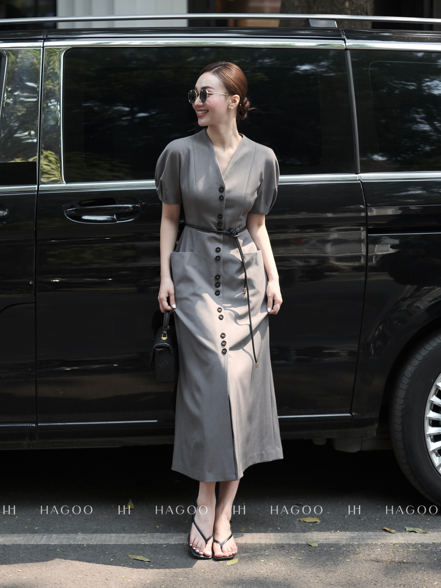 Váy xám tay phồng phối khuy đen kèm dây da HAGOO