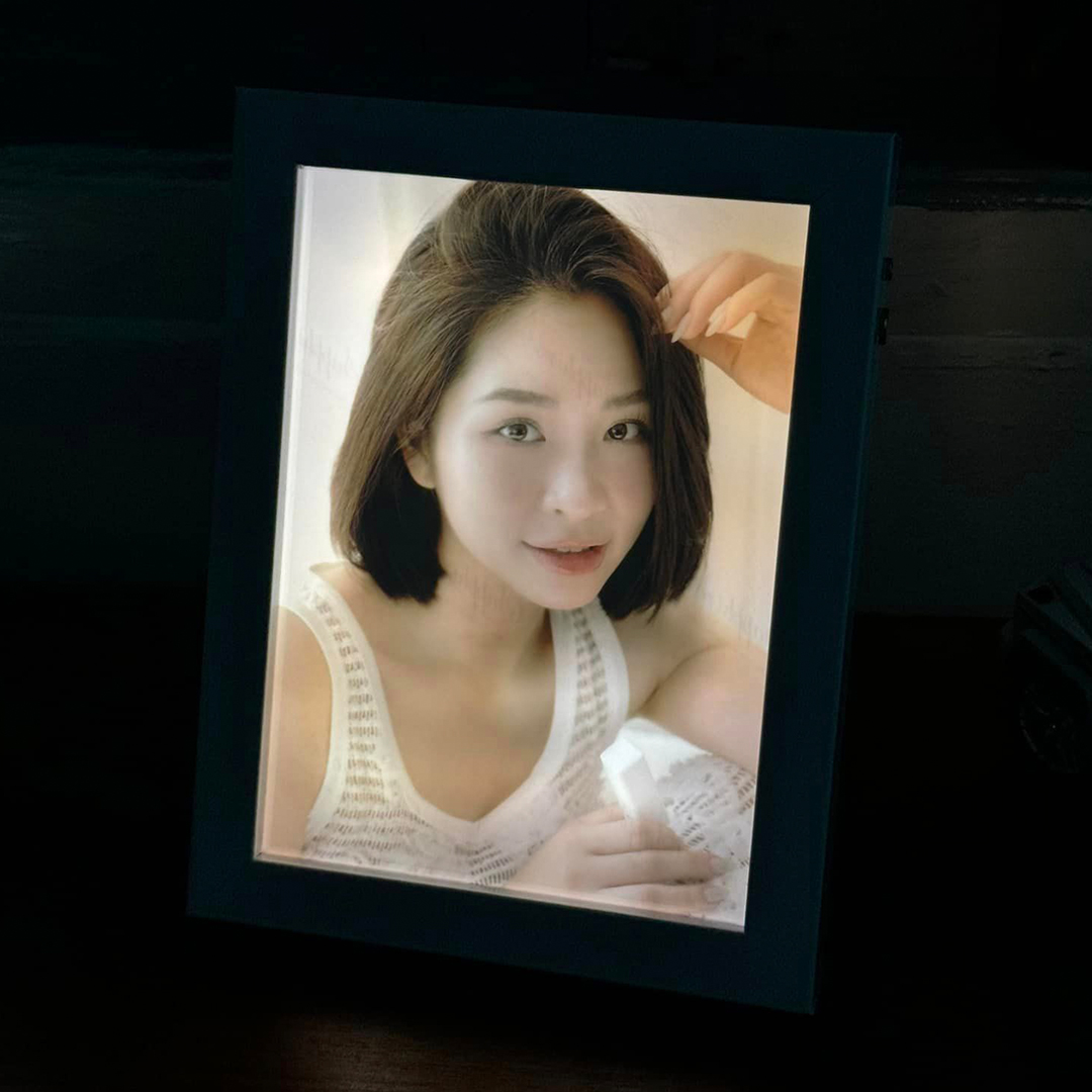 Tranh gương đèn LED in ảnh cá nhân hóa – Quà tặng tốt nghiệp ý nghĩa dành cho bạn bè, người thân kỷ niệm ngày ra trường_thumbnail_2