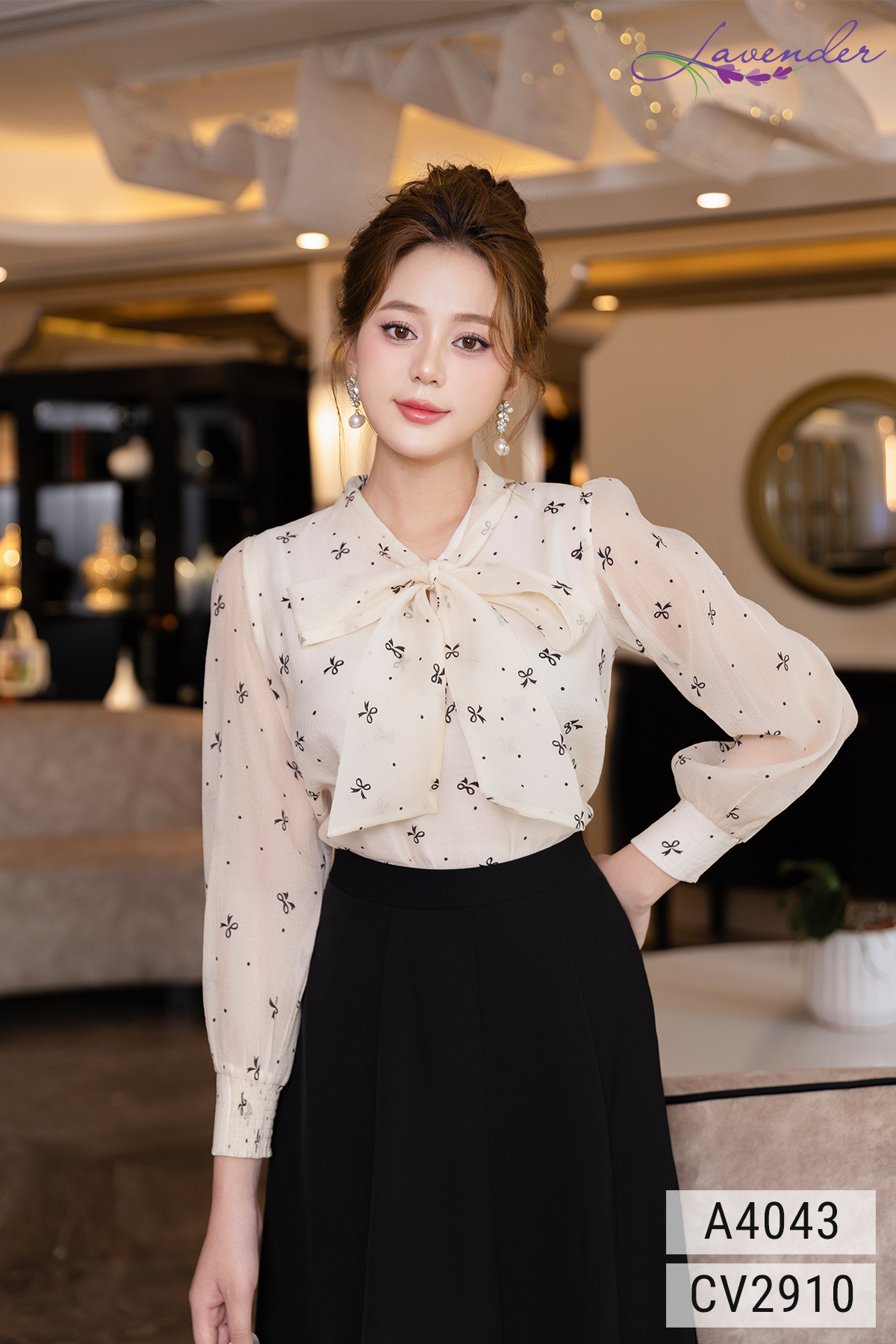 Áo sơ mi cổ nơ màu be hình nơ đen A4043