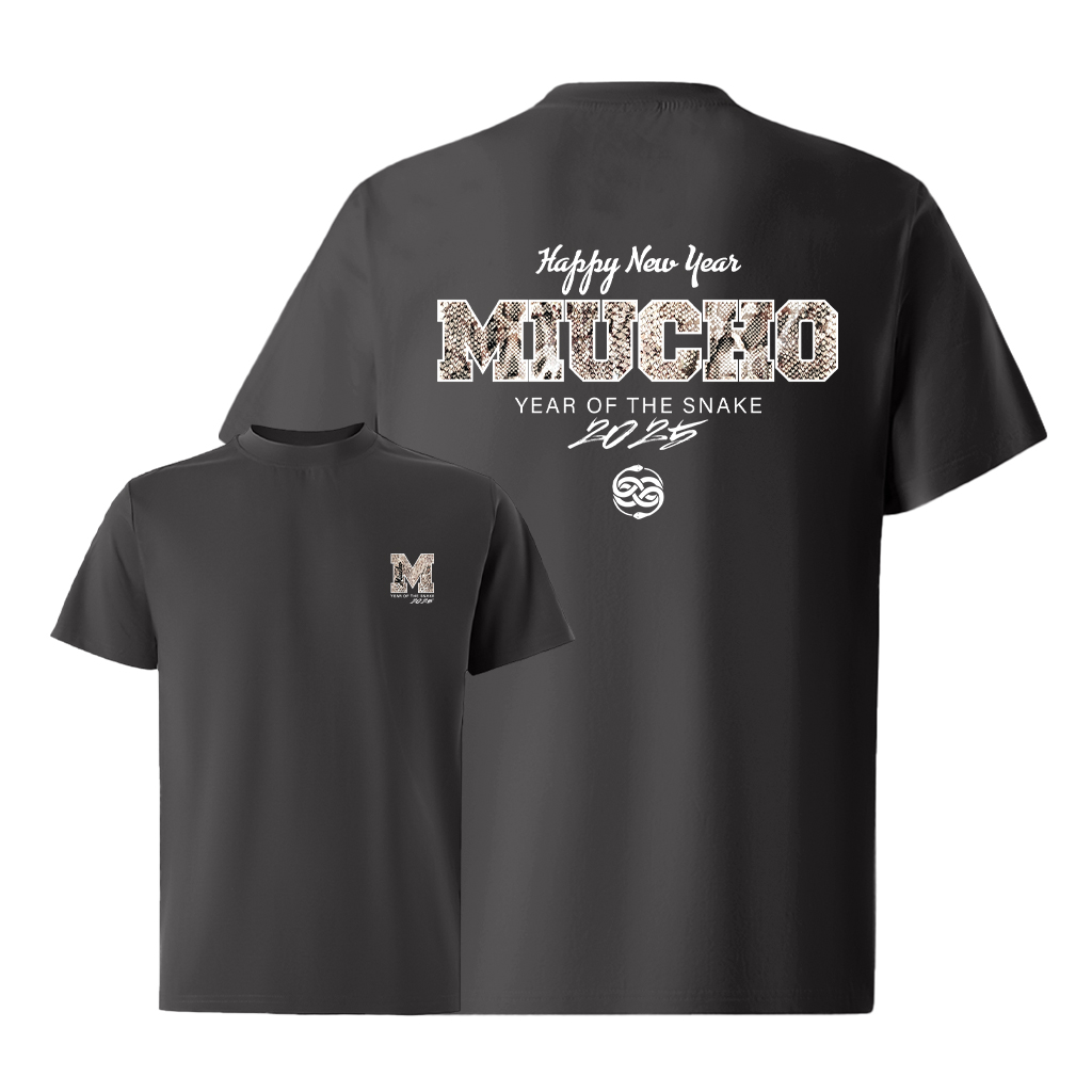 Áo phông tết form rộng cổ tròn vải cotton 4c co giãn thoáng mát 1825 Miucho Iconic in typography_thumbnail_0