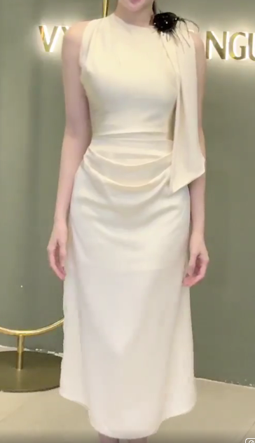 Đầm Suông Lụa Vạt Vai Tag Cài_thumbnail_4