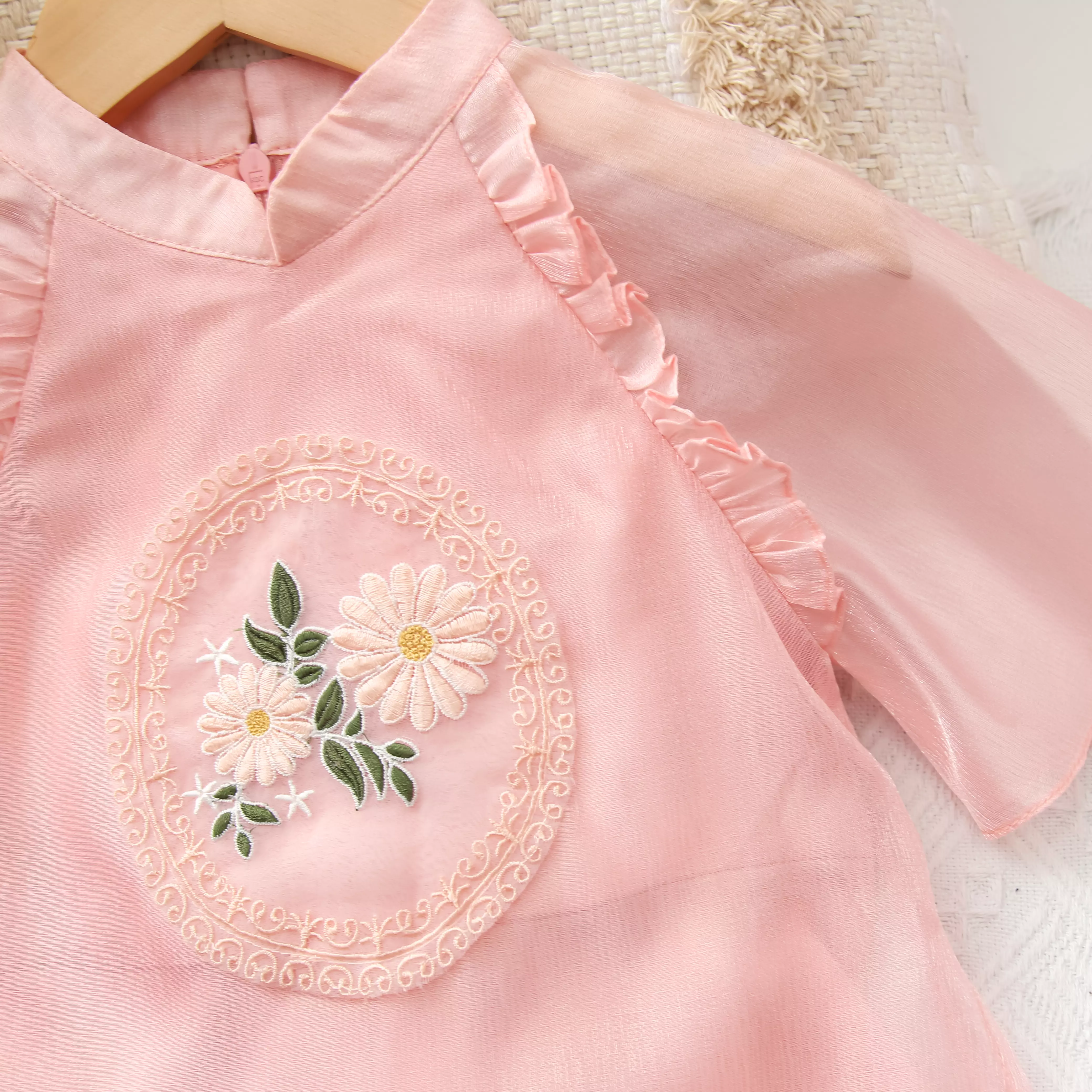 Áo dài đính thêu hoa ngực_thumbnail_5