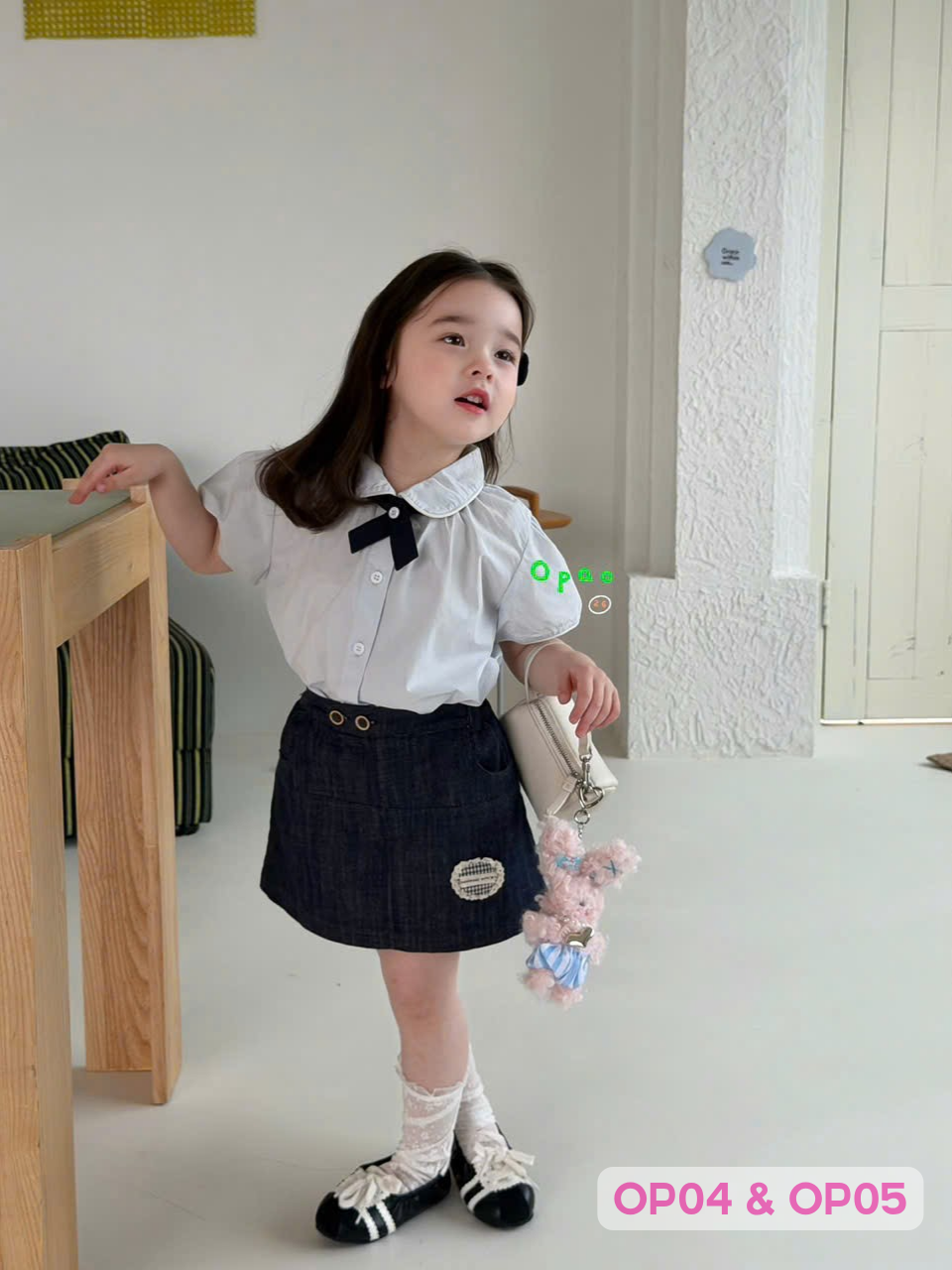 OP04 - Áo sơ mi cotton cổ sen nơ đen hãng Opao