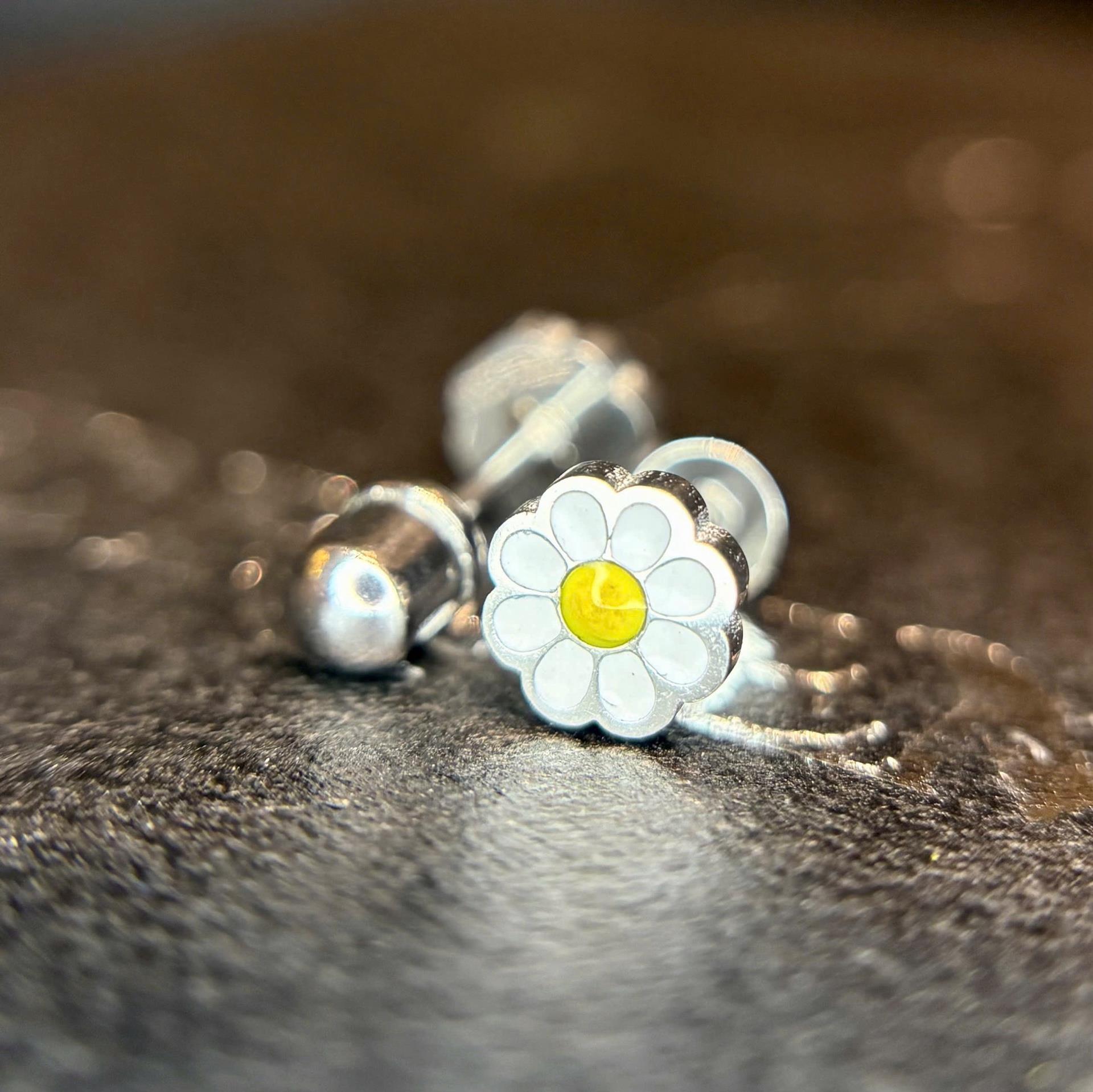 Khuyên kiểu hoa cúc trắng nhụy vàng bi_thumbnail_2