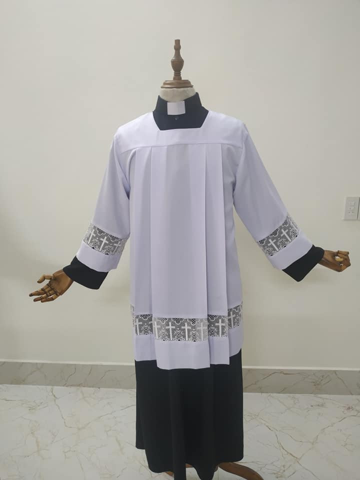 Bộ áo giúp lễ có ren màu đen - trắng PP0173-4