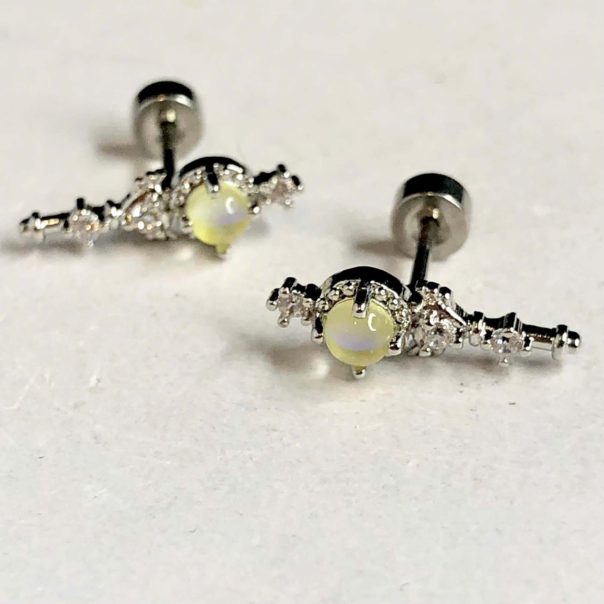 Khuyên kiểu quyền trượng 7 màu ánh vàng bi vặn