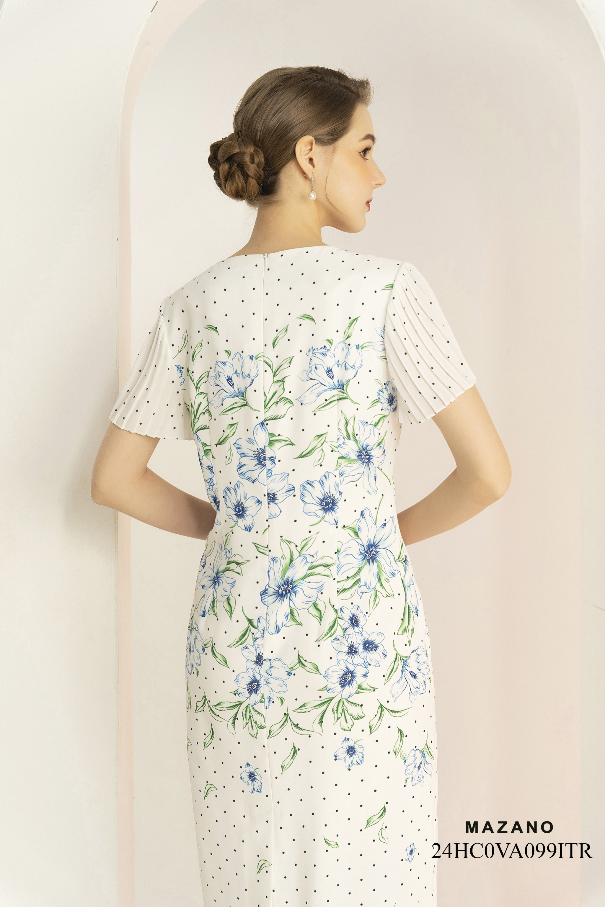 Váy Đầm Suông Vải thô mỏng Hoạ tiết hoa cách điệu chấm bi Cổ tròn Tay dập ly Dài qua gối_thumbnail_4