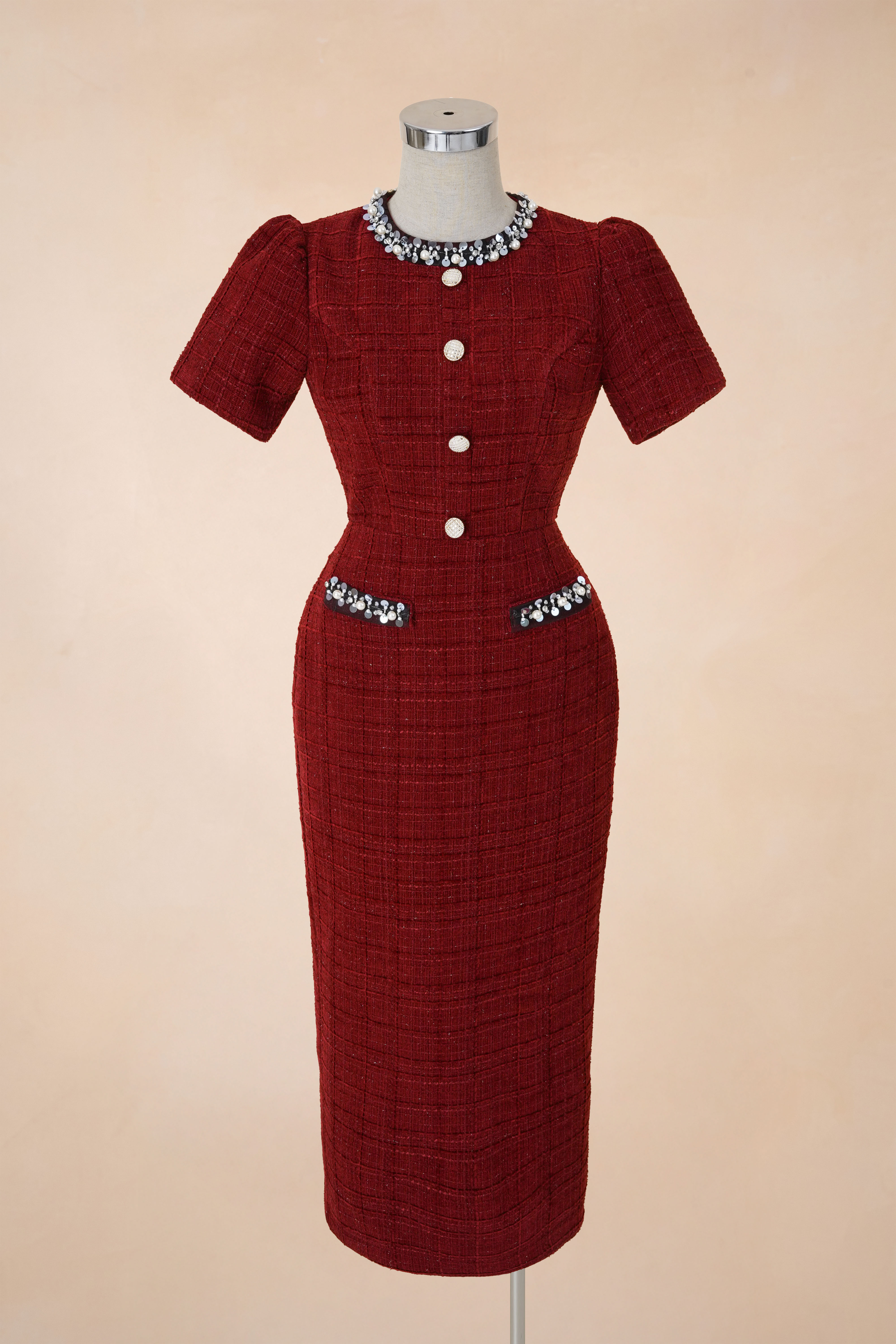 Đầm Bút Chì Viền Đá Cúc Ngực