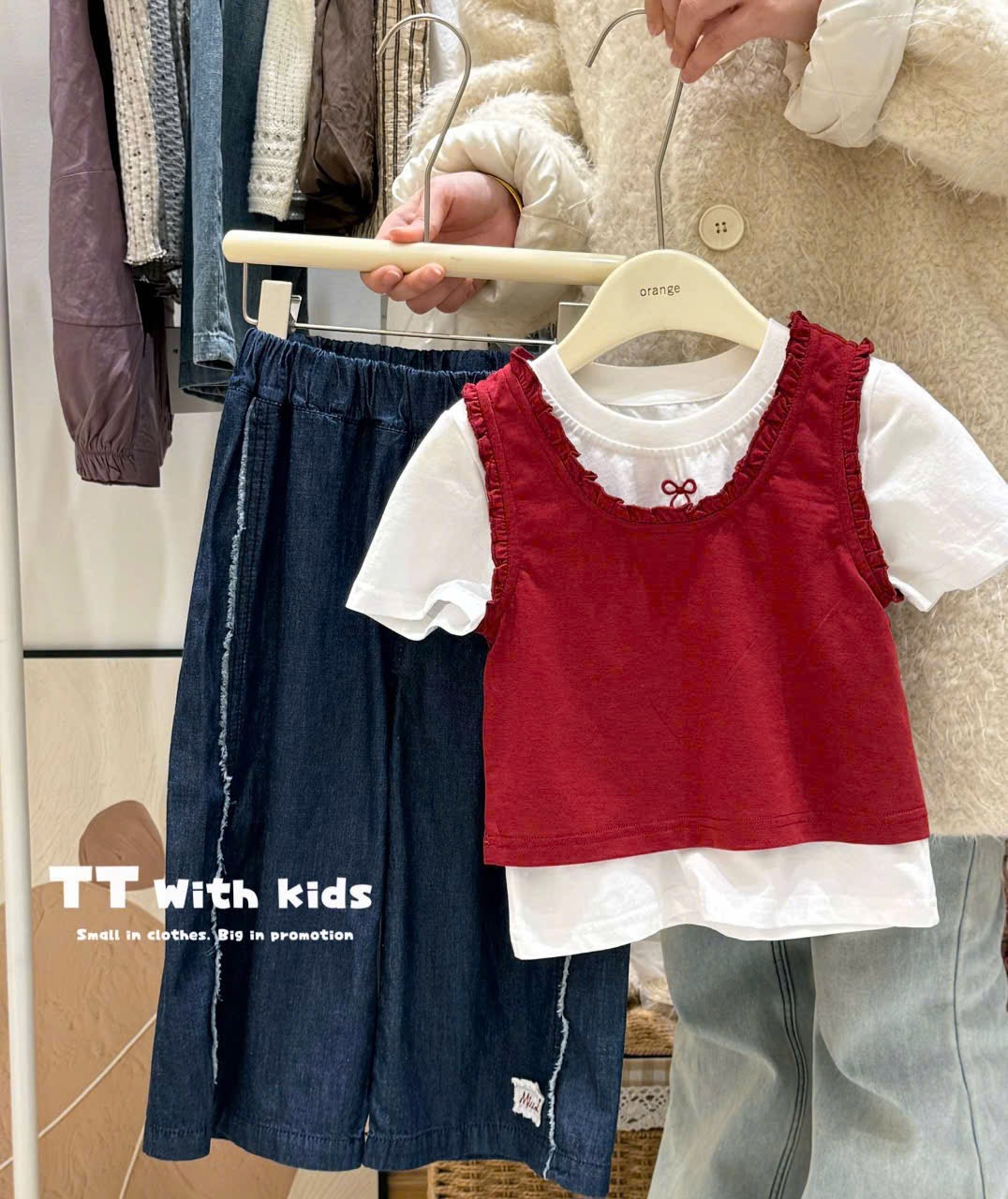 A49Set 2 áo phông trắng và yếm đỏ TXDE mẫu hè 2025_thumbnail_0