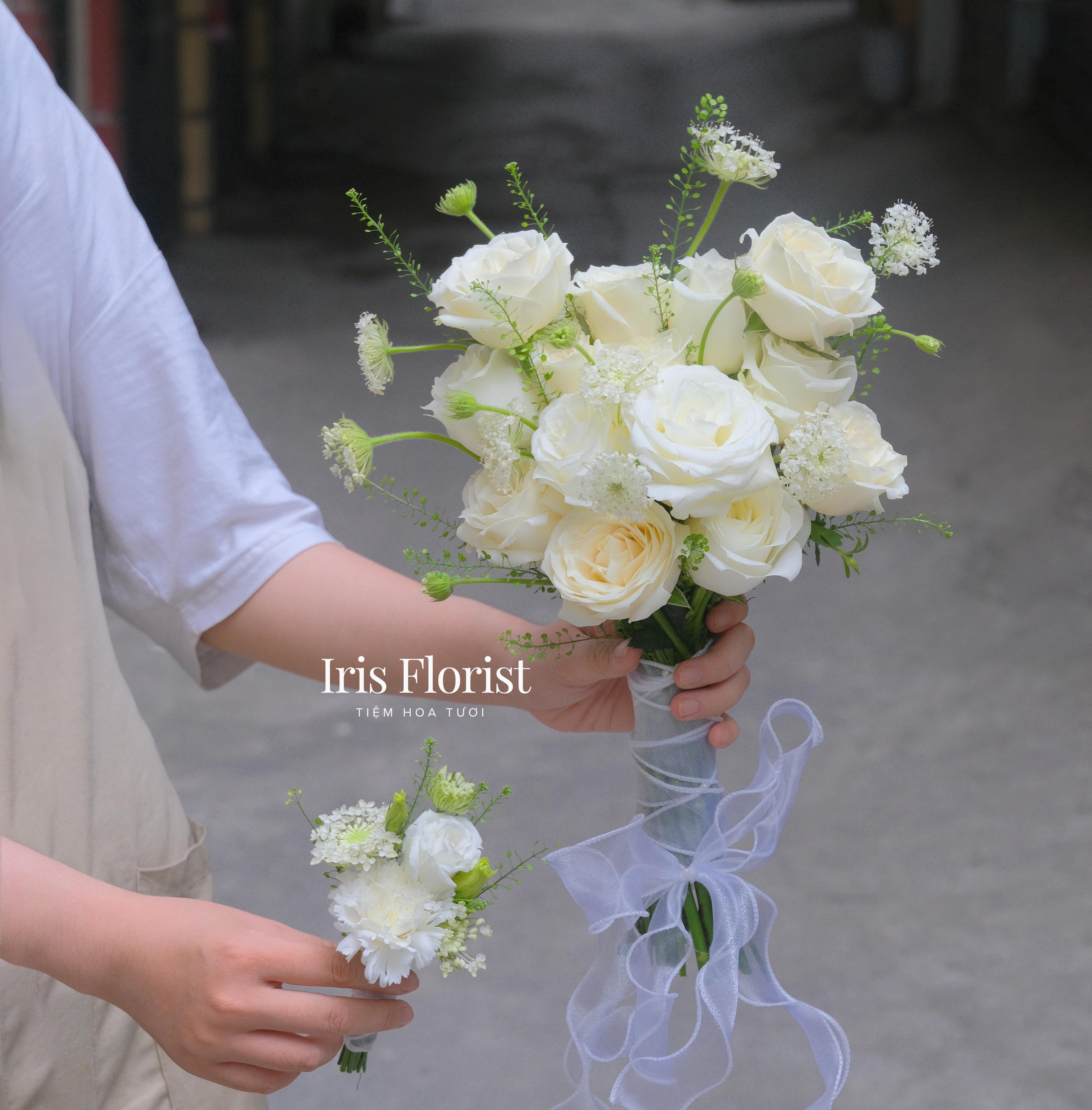 Classic Ivory Bridal Bouquet - Bó hoa cưới hồng trắng cổ điển mix thùy châu