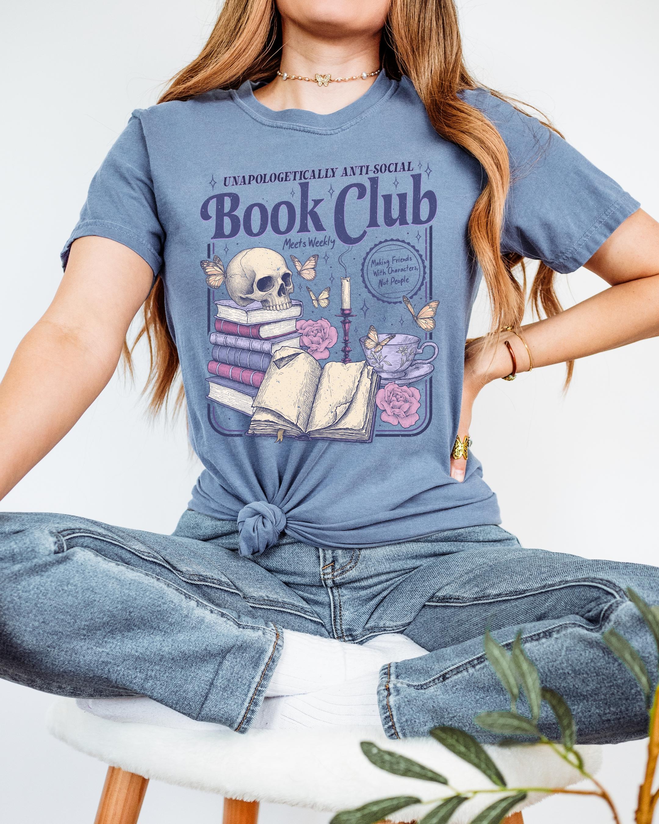 Cozy Book-Themed Comfort Tee_thumbnail_5
