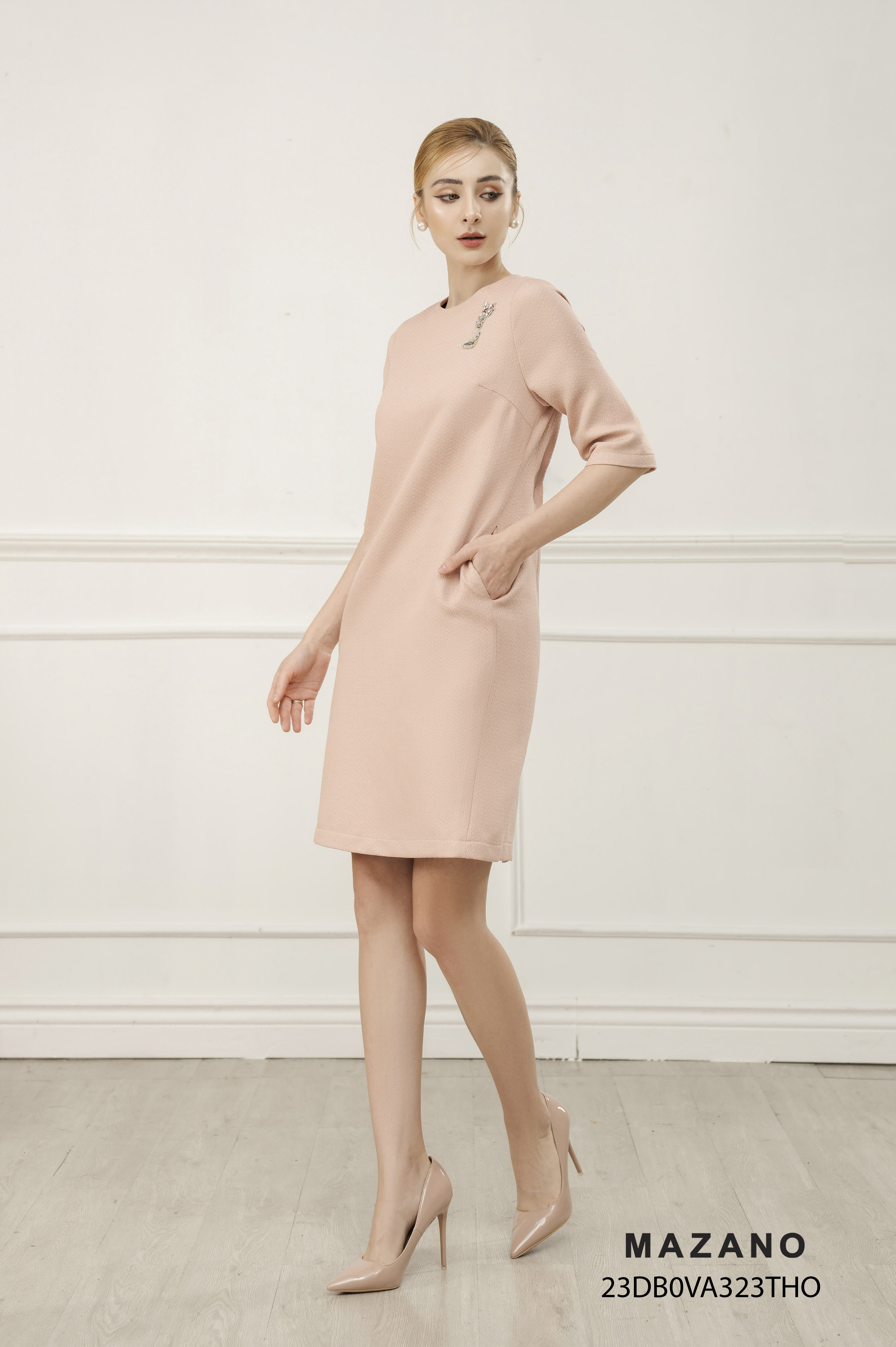 Váy Đầm suông Vải tuyp mềm Đính trang trí ngực Cổ tròn Tay lỡ Dài đến gối