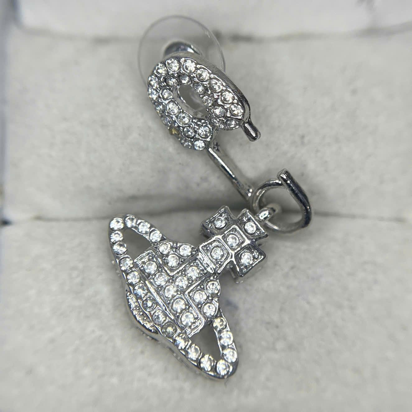 khuyên kiểu cặp vivience ghim băng hành tinh._thumbnail_2