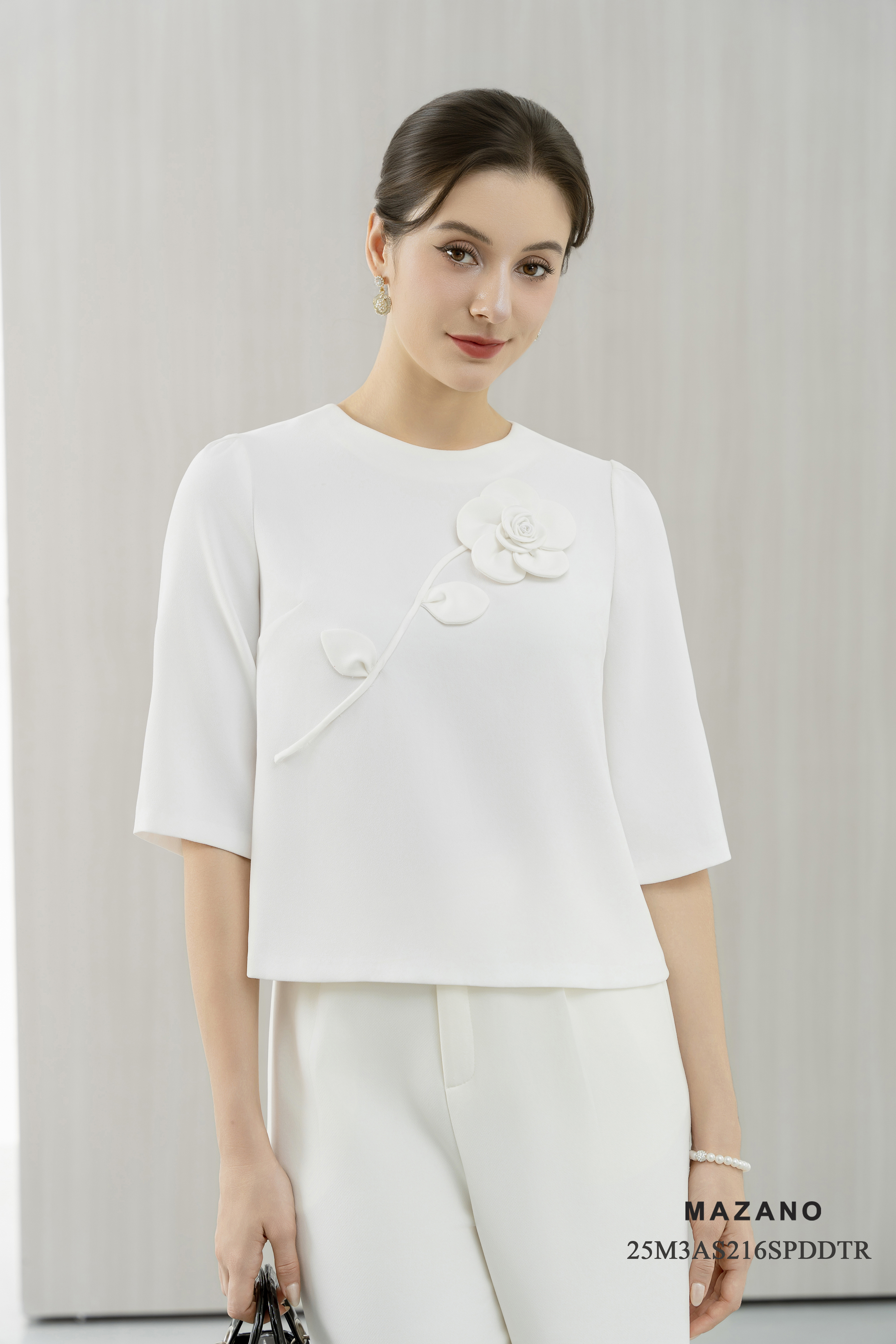 Áo top suông trang trí hoa 3D Cổ tròn Tay lỡ  Dài dưới eo