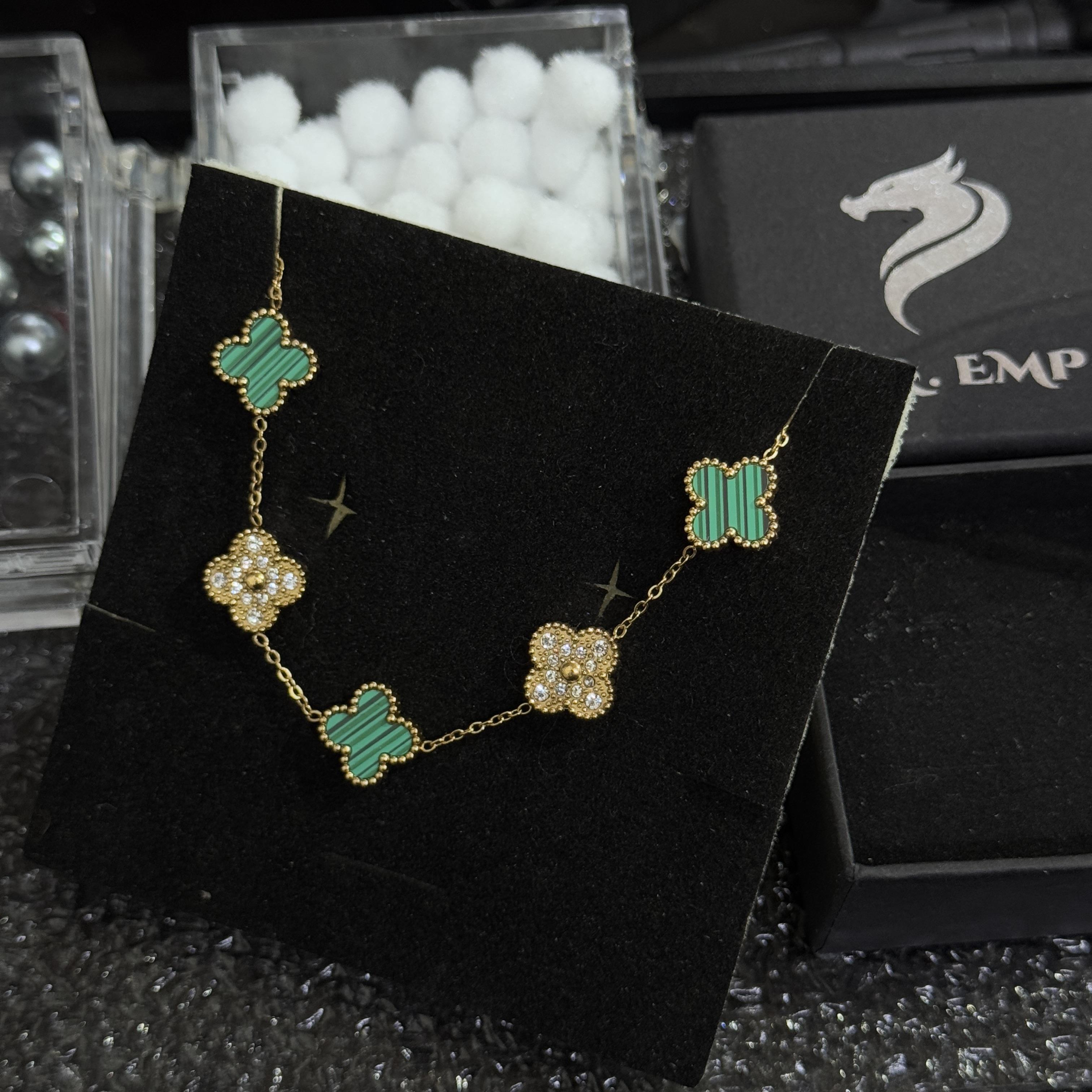 Vòng tay van cleef đá xanh xen kẽ đá kim cương màu vàng _thumbnail_1