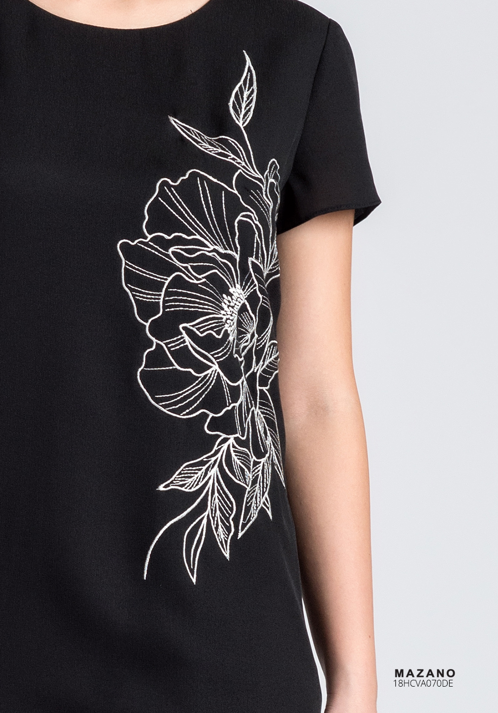 Váy đen thêu hoa sườn_thumbnail_4